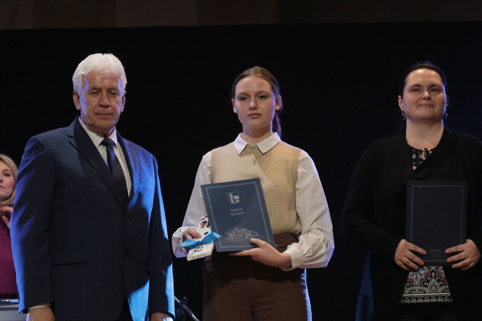 Najlepsi uczniowie i sportowcy nagrodzeni stypendiami wójta