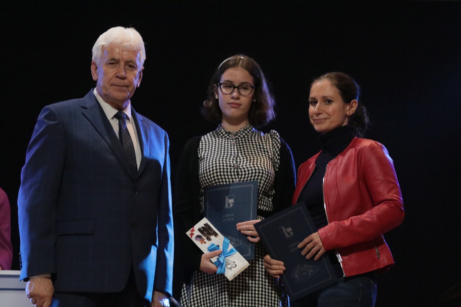 Najlepsi uczniowie i sportowcy nagrodzeni stypendiami wójta