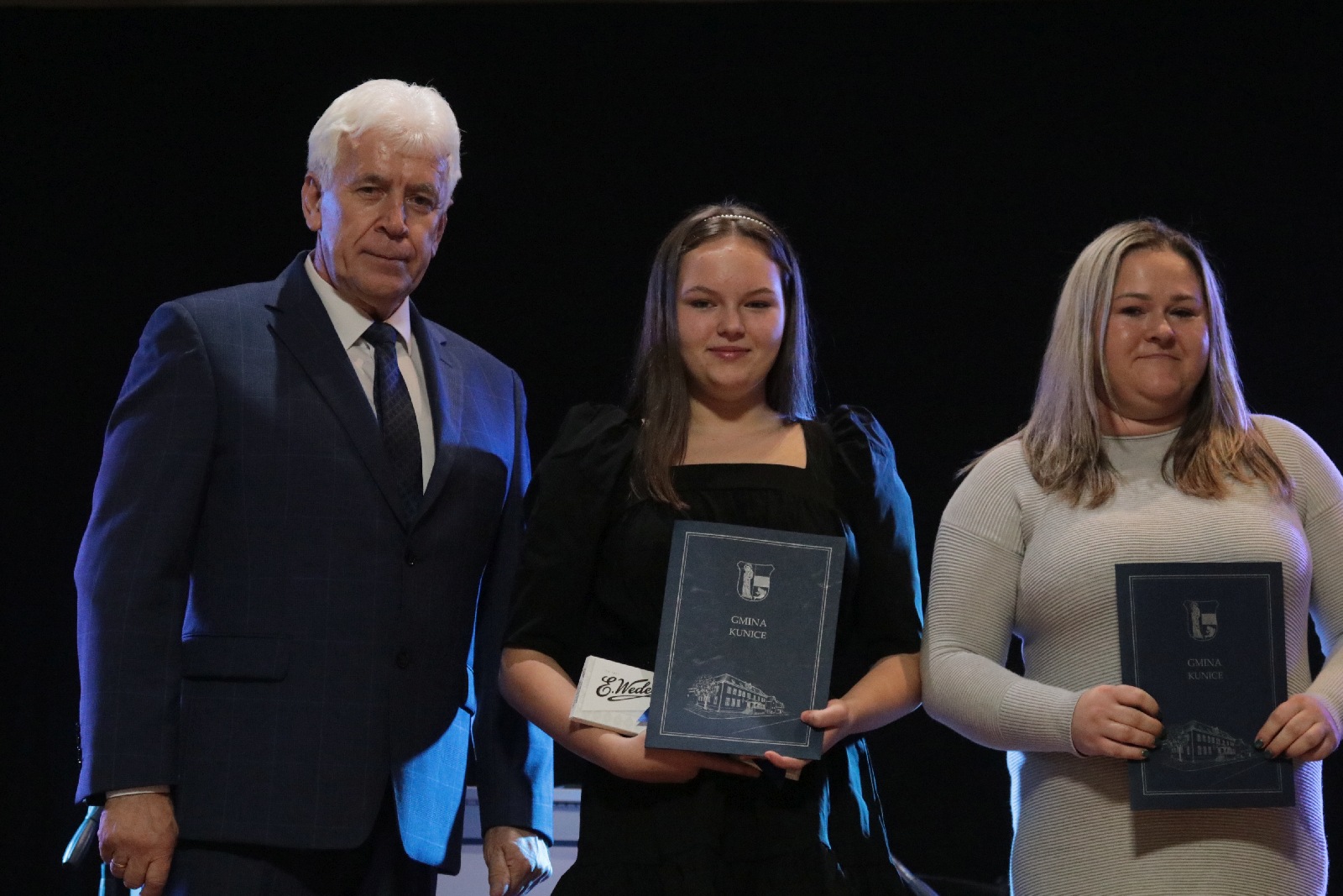 Najlepsi uczniowie i sportowcy nagrodzeni stypendiami wójta