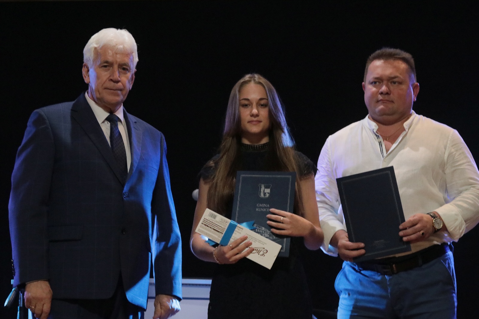 Najlepsi uczniowie i sportowcy nagrodzeni stypendiami wójta