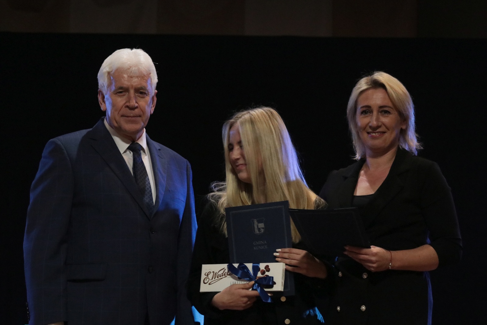 Najlepsi uczniowie i sportowcy nagrodzeni stypendiami wójta