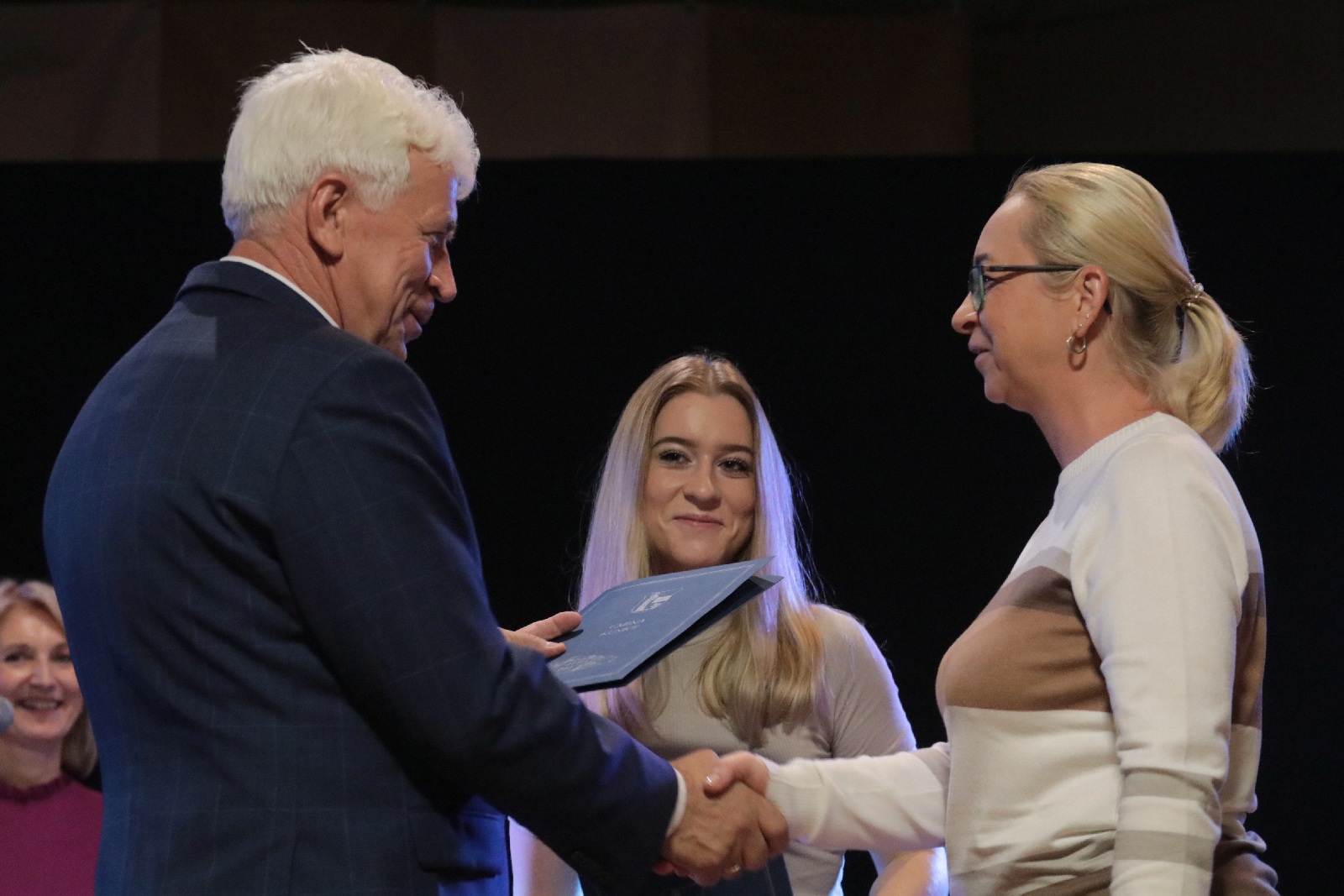 Najlepsi uczniowie i sportowcy nagrodzeni stypendiami wójta