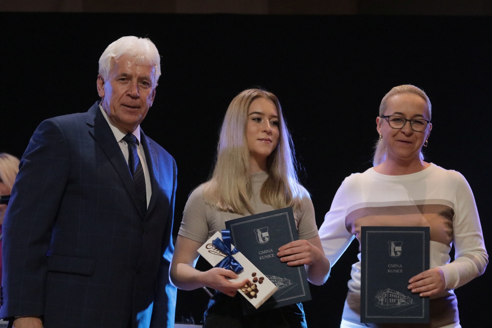 Najlepsi uczniowie i sportowcy nagrodzeni stypendiami wójta
