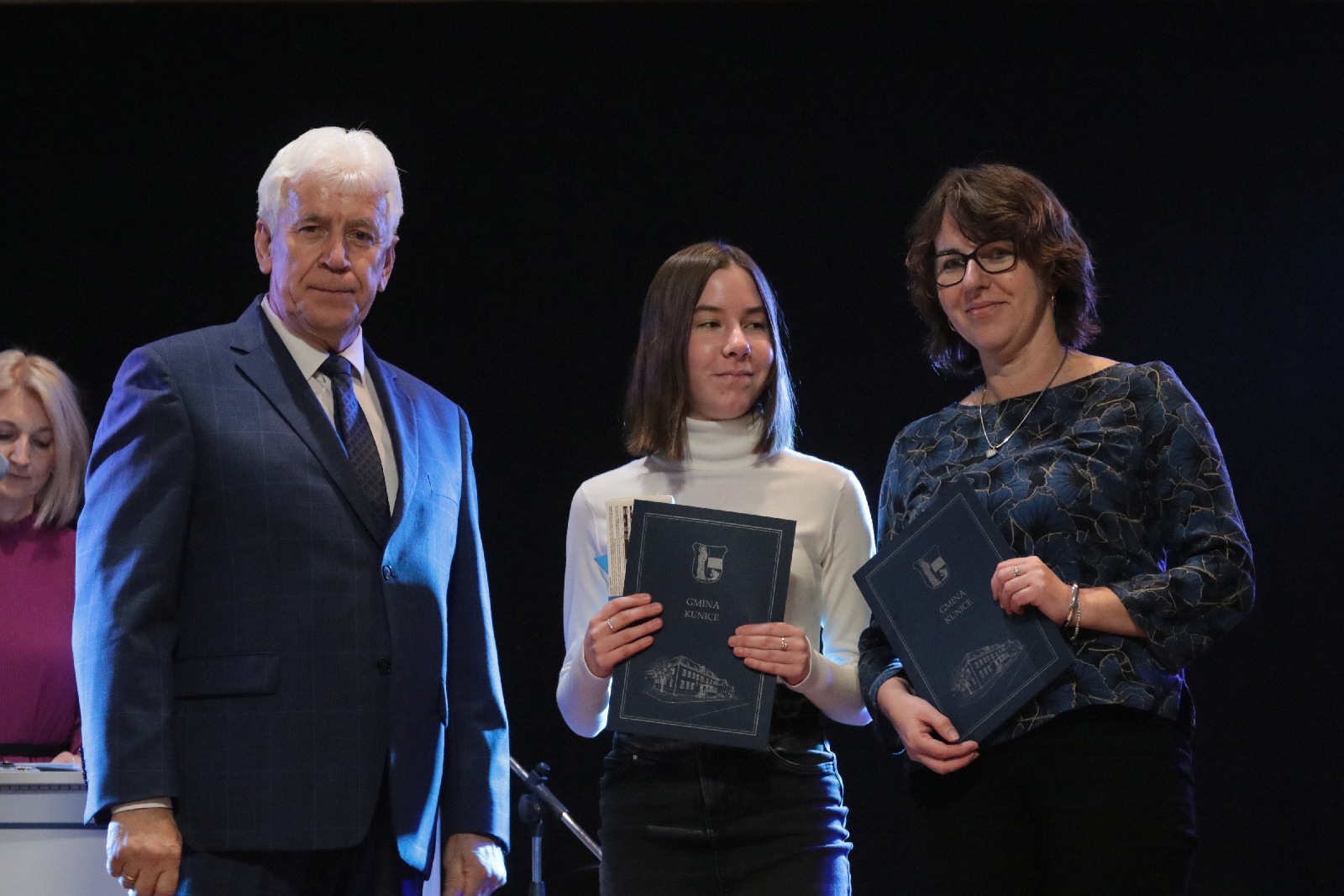 Najlepsi uczniowie i sportowcy nagrodzeni stypendiami wójta