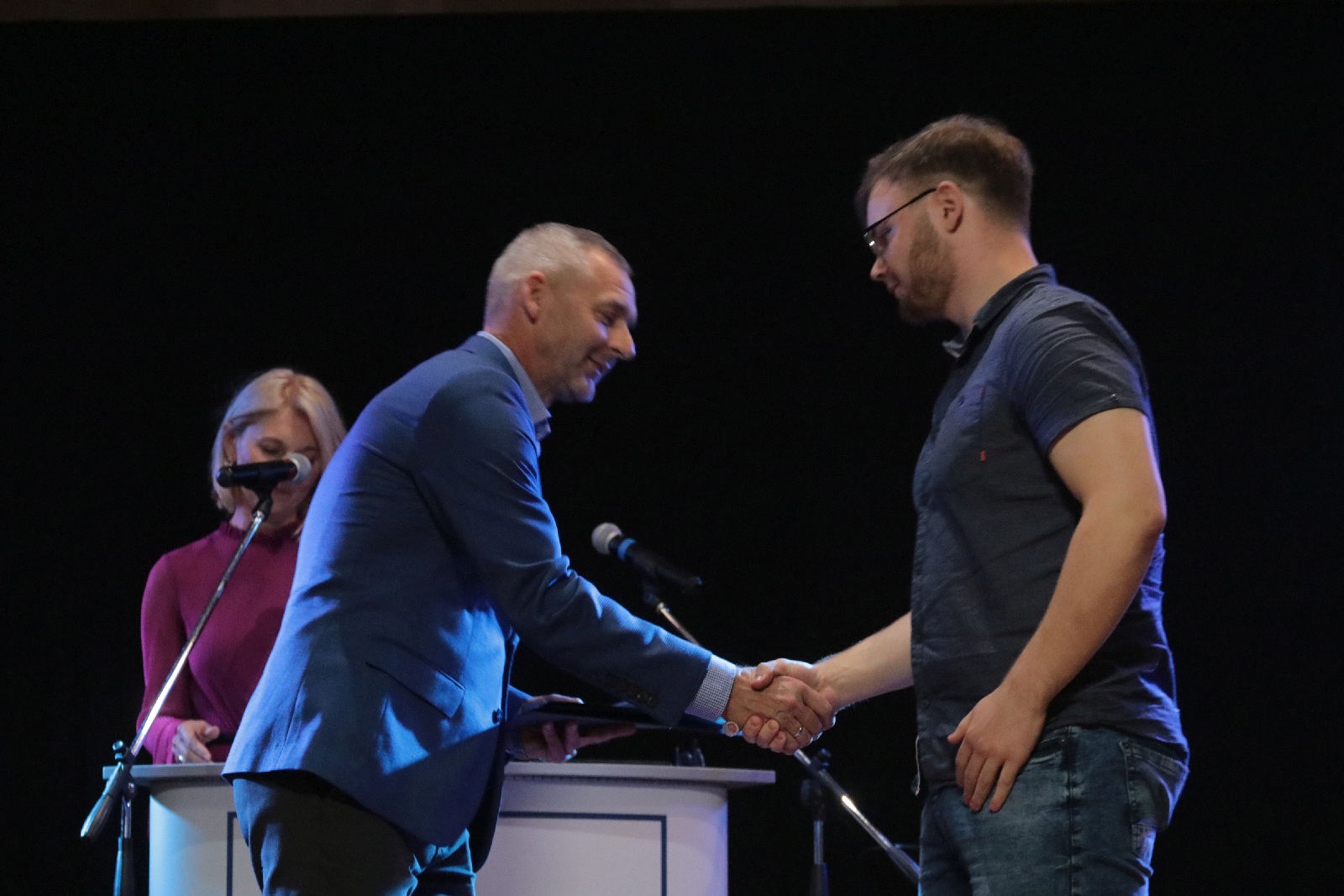 Najlepsi uczniowie i sportowcy nagrodzeni stypendiami wójta