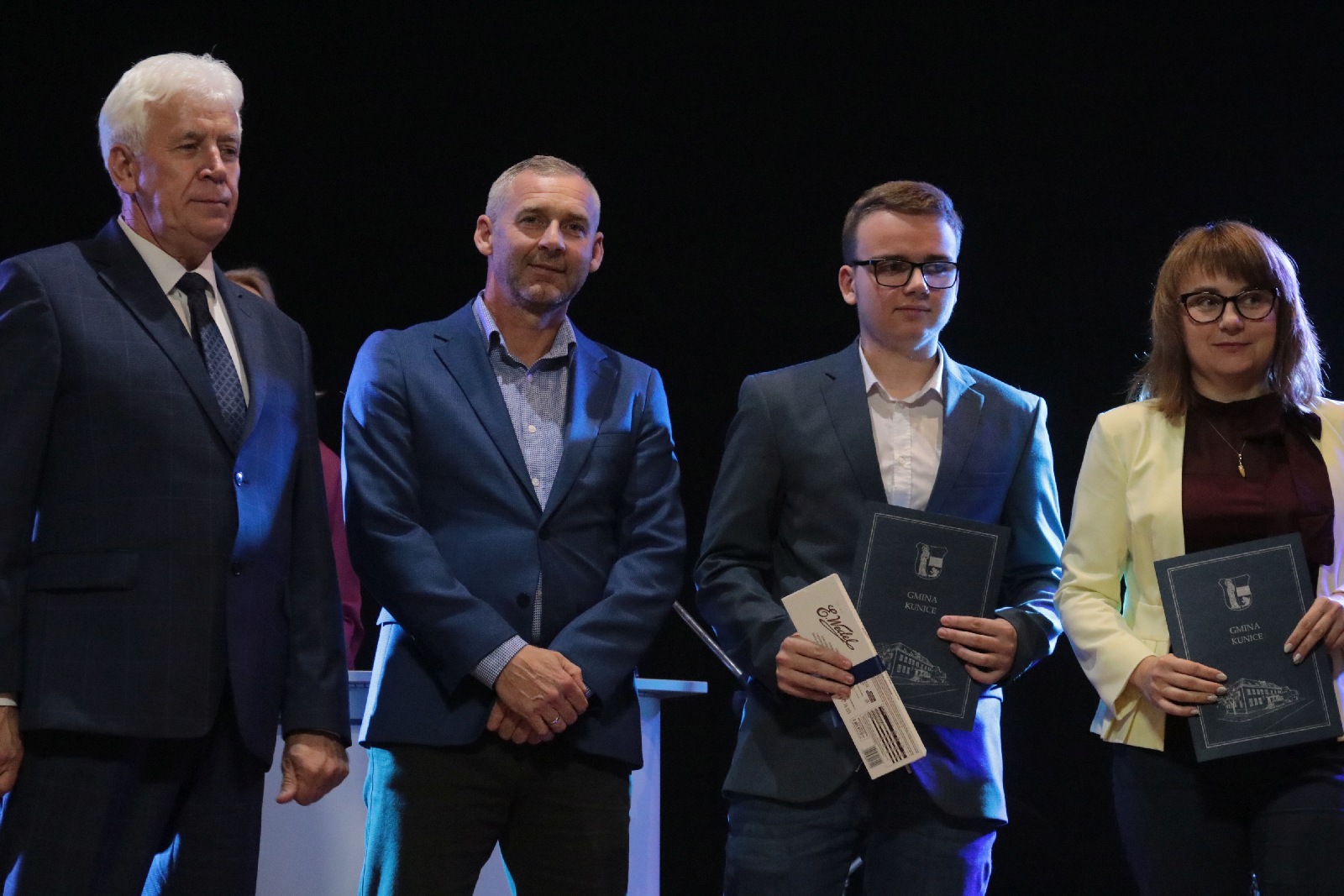 Najlepsi uczniowie i sportowcy nagrodzeni stypendiami wójta