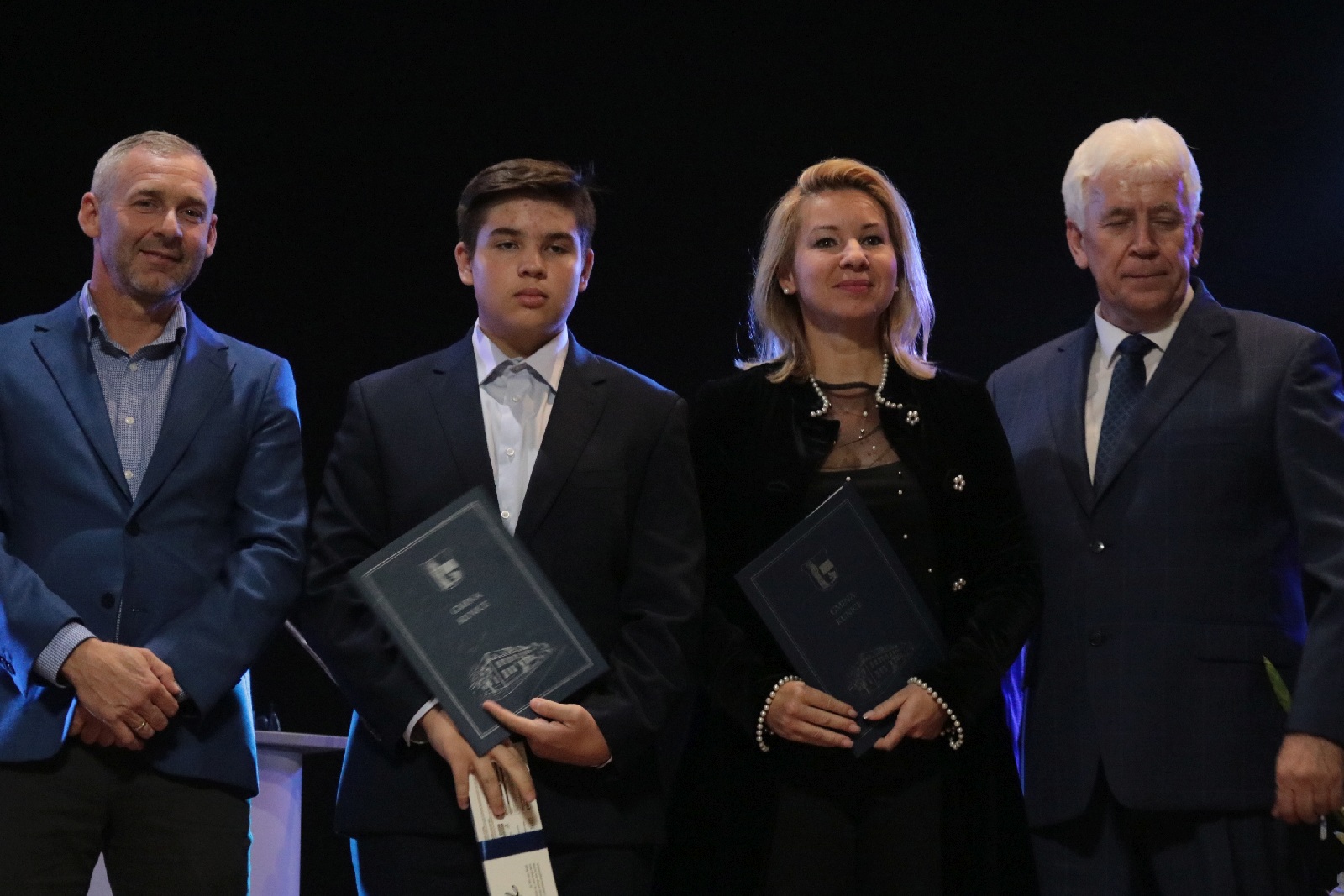 Najlepsi uczniowie i sportowcy nagrodzeni stypendiami wójta