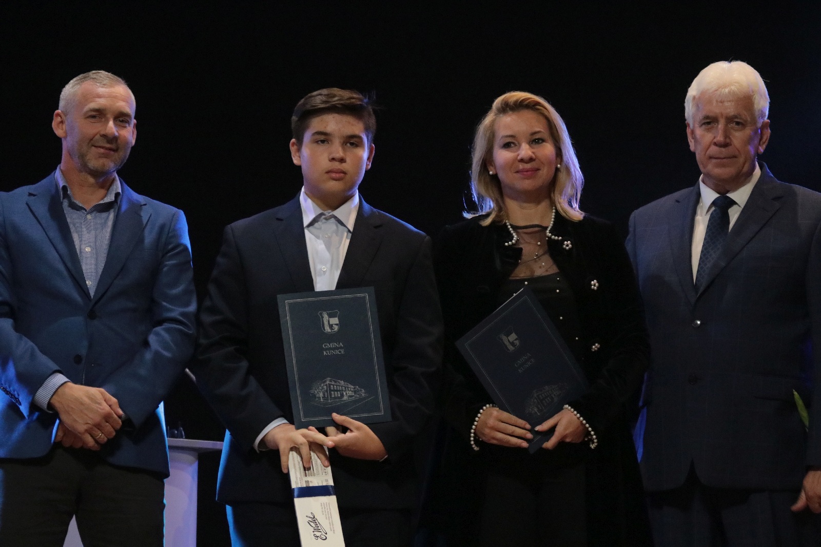 Najlepsi uczniowie i sportowcy nagrodzeni stypendiami wójta