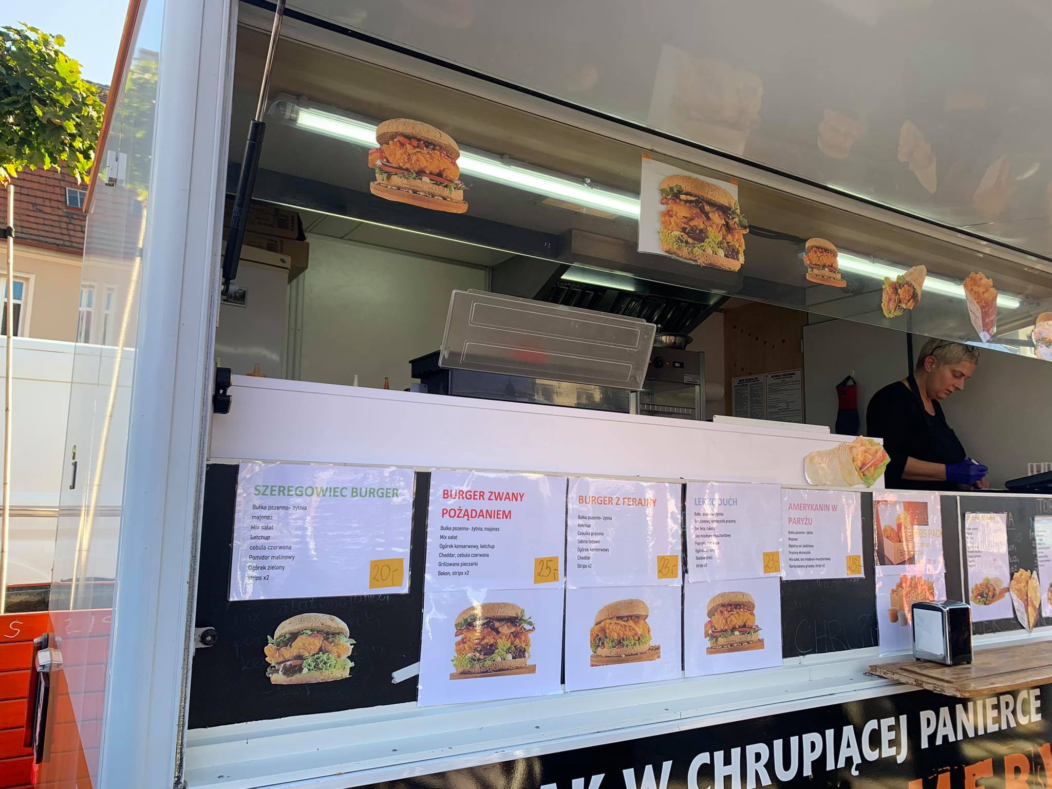Mobilne restauracje zaparkowały w sercu Chojnowa