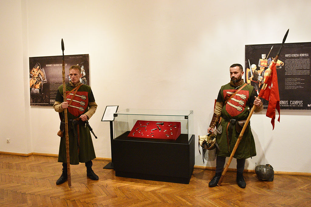 Wystawa artefaktów znalezionych w miejscu bitwy pod Legnicą