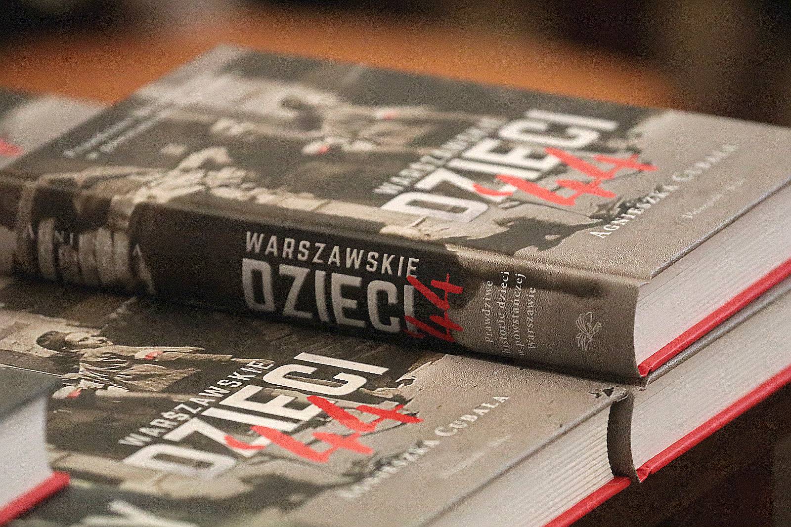Czytanie wzmocniło uczestników nocy bibliotecznej w Legnicy
