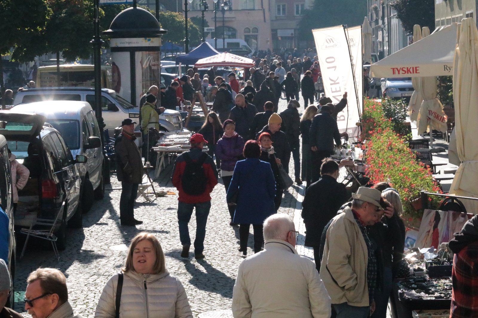 Październikowy Legnicki Jarmark Staroci na legnickim rynku