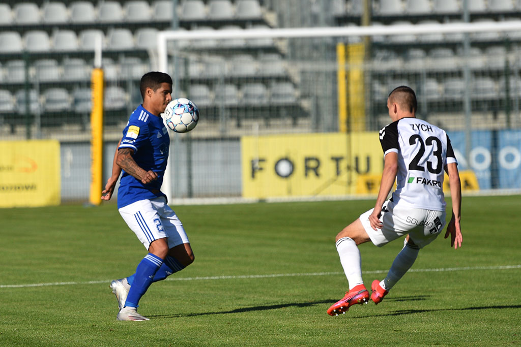 Miedź Legnica wygrywa z Sandecją Nowy Sącz