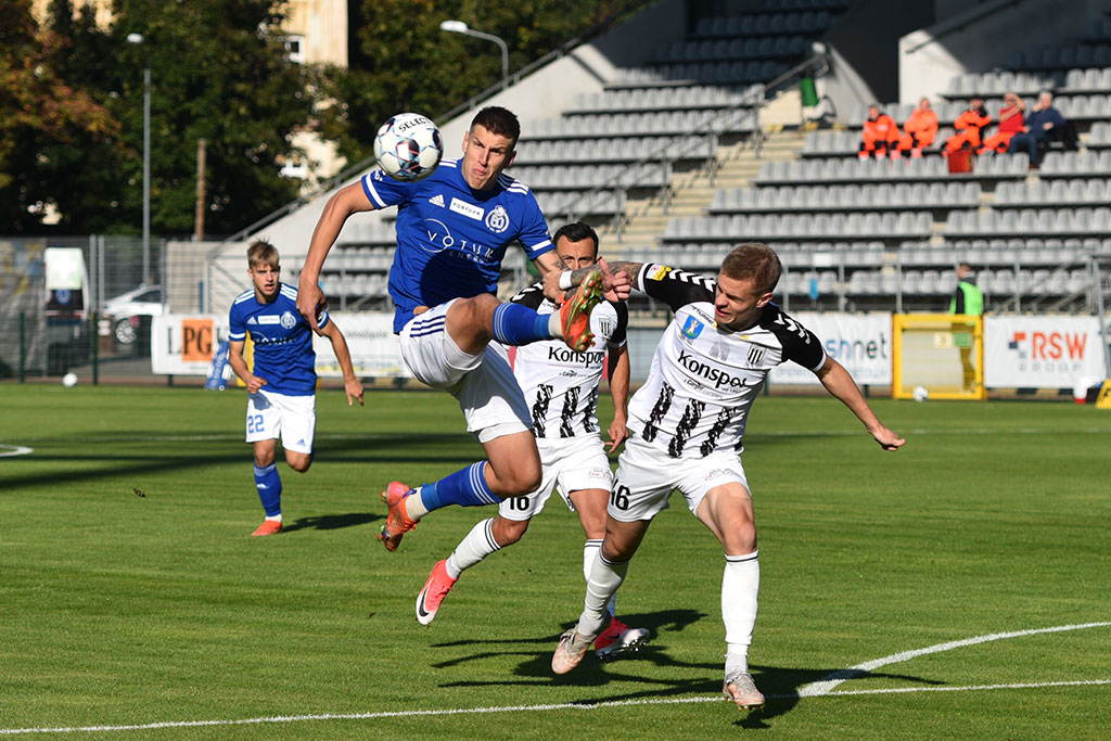 Miedź Legnica wygrywa z Sandecją Nowy Sącz