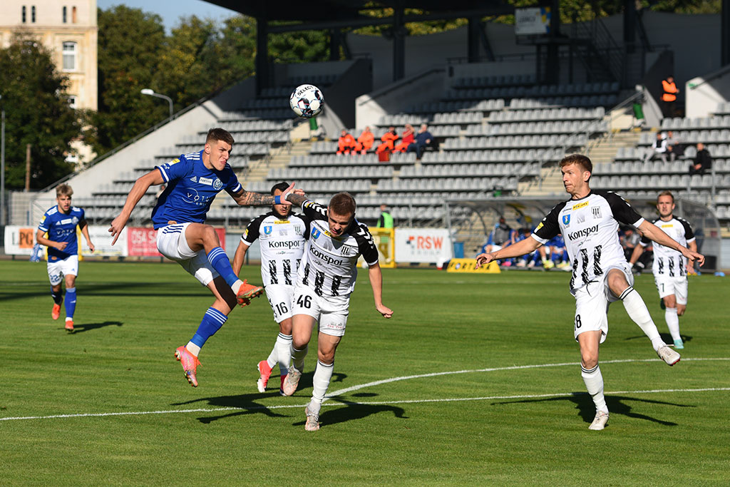 Miedź Legnica wygrywa z Sandecją Nowy Sącz