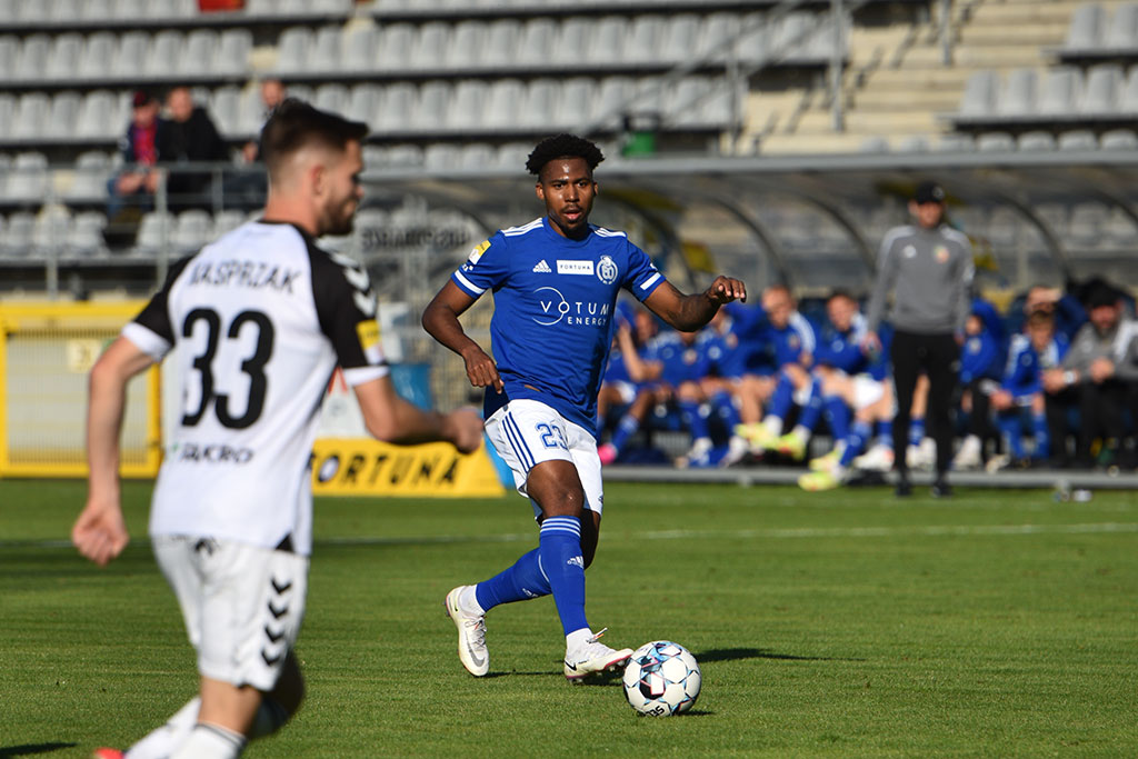 Miedź Legnica wygrywa z Sandecją Nowy Sącz