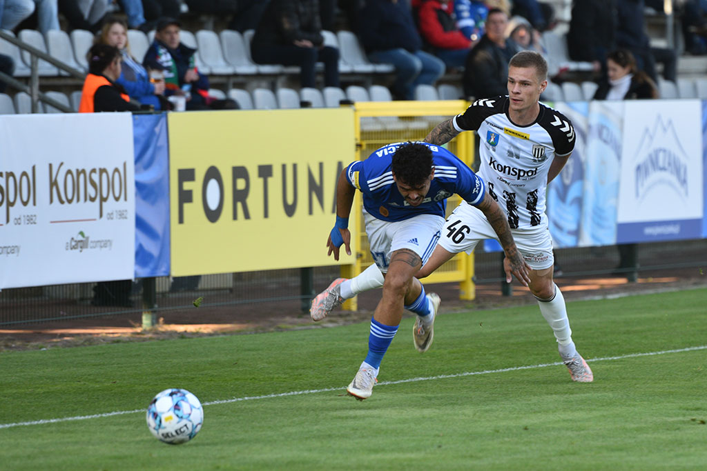 Miedź Legnica wygrywa z Sandecją Nowy Sącz