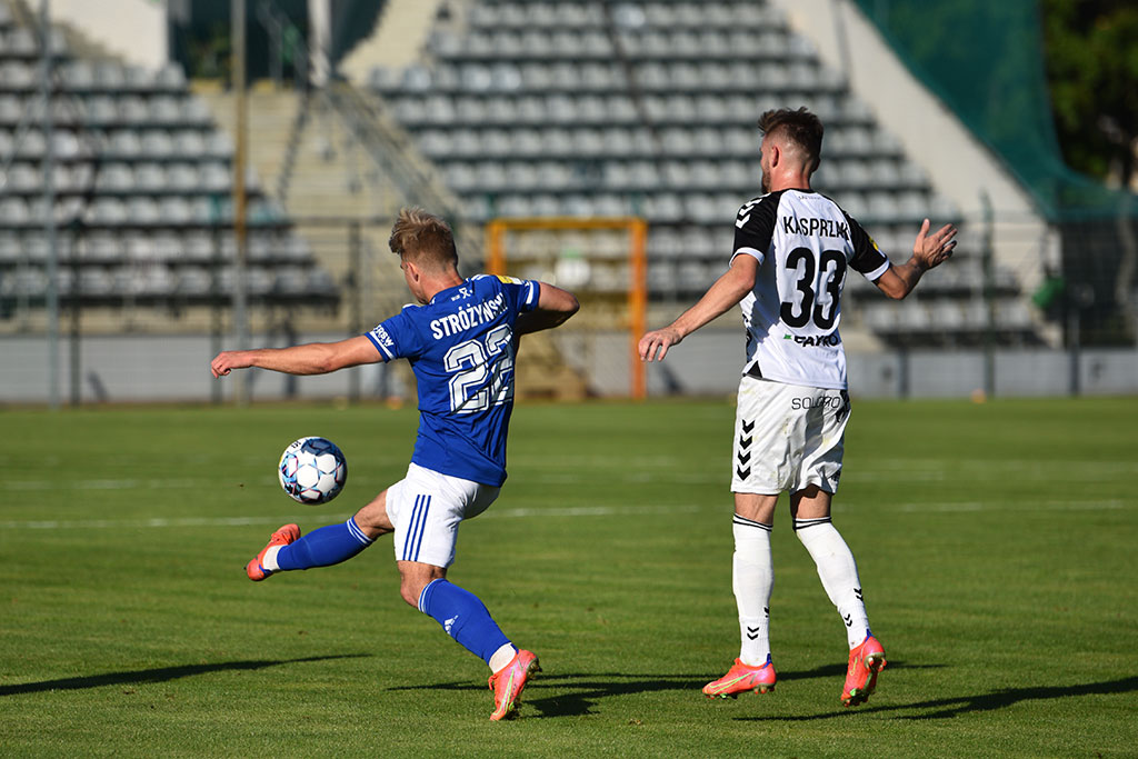Miedź Legnica wygrywa z Sandecją Nowy Sącz