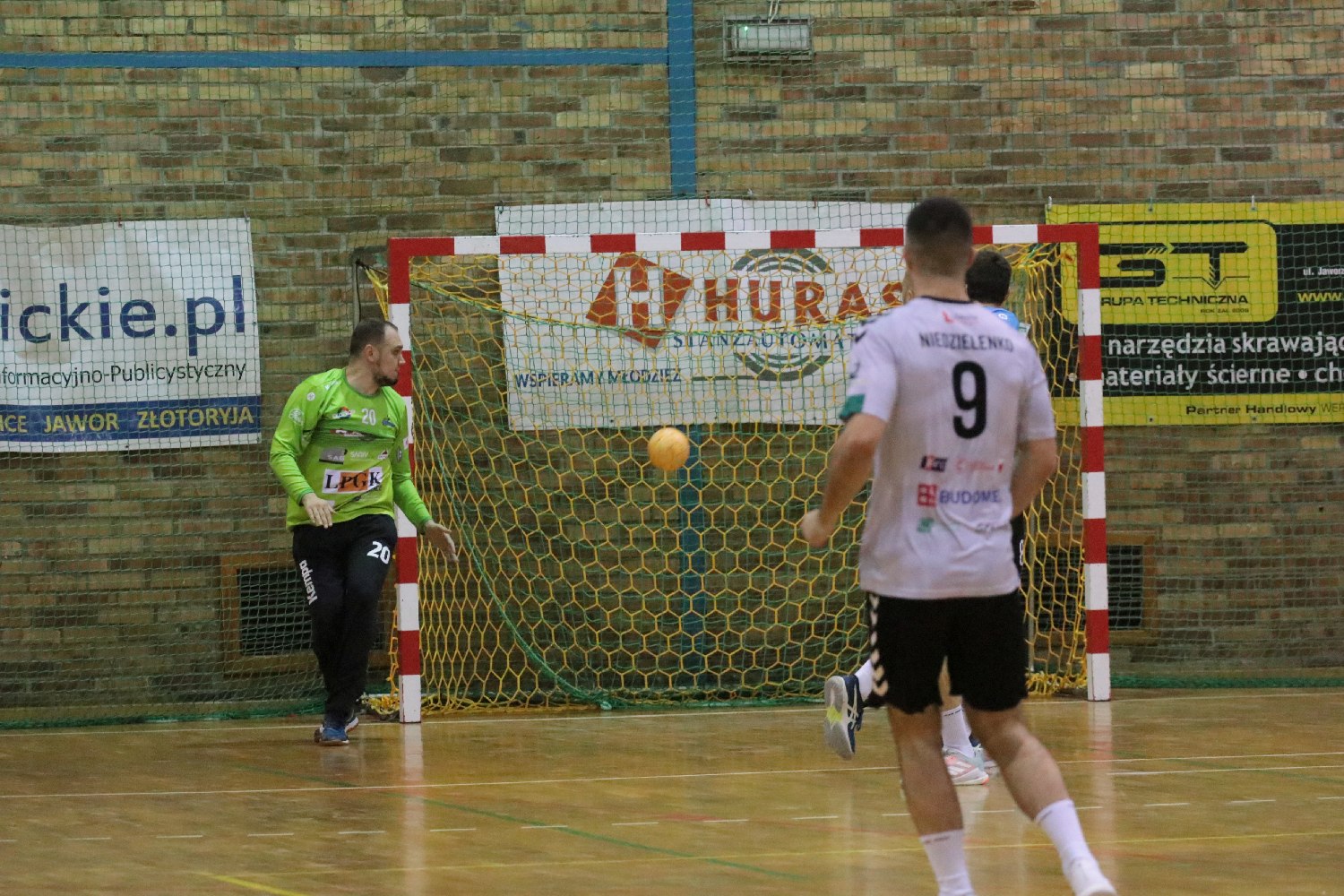 Lider Ligi Centralnej wysoko pokonał Siódemkę Miedź Huras