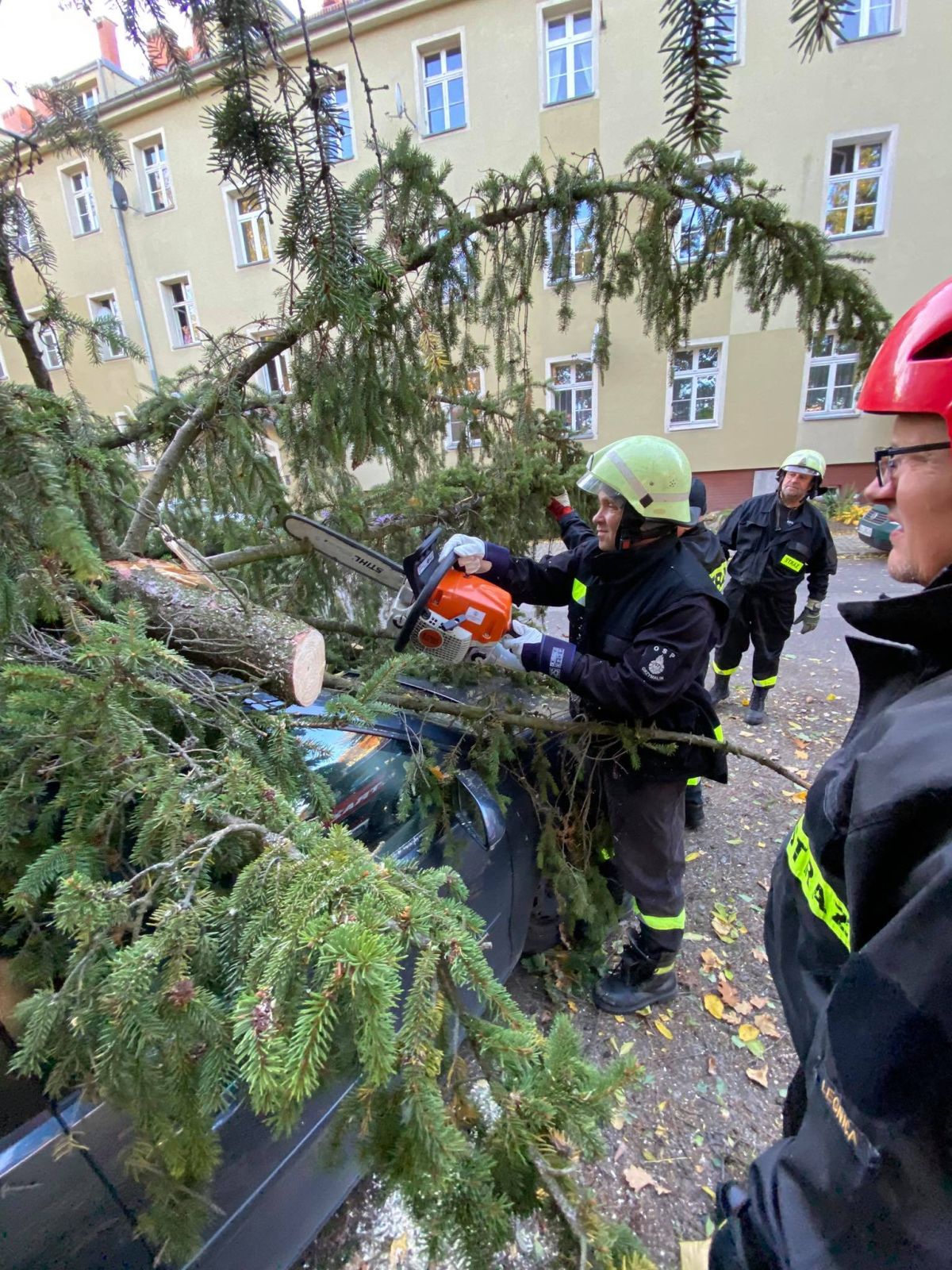 Klub Płetwonurków OSP-ORW „Pinoter” w akcji podczas wichury