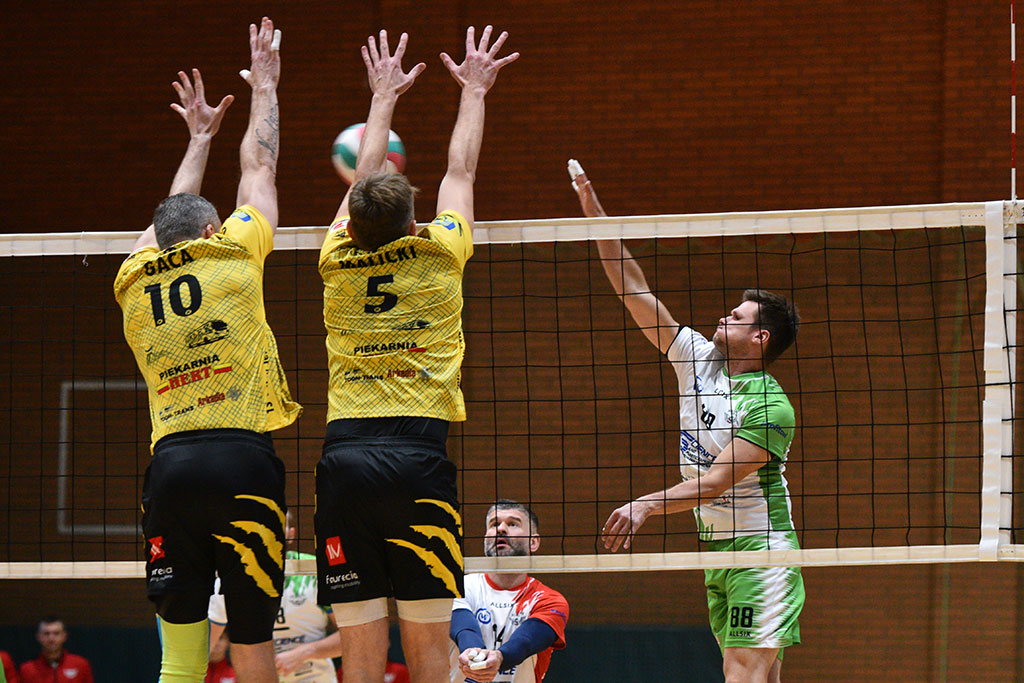 Siatkarze Ikara Legnica przegrali mecz z Volley Jelcz-Laskowice