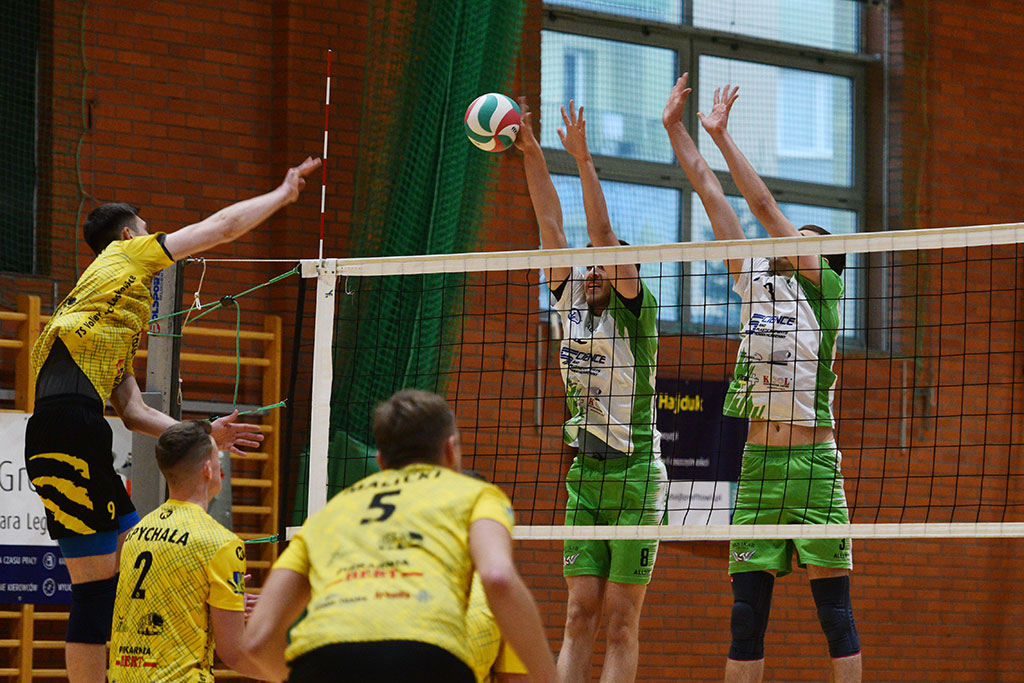 Siatkarze Ikara Legnica przegrali mecz z Volley Jelcz-Laskowice