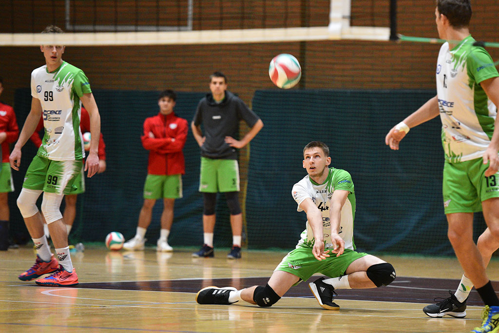 Siatkarze Ikara Legnica przegrali mecz z Volley Jelcz-Laskowice