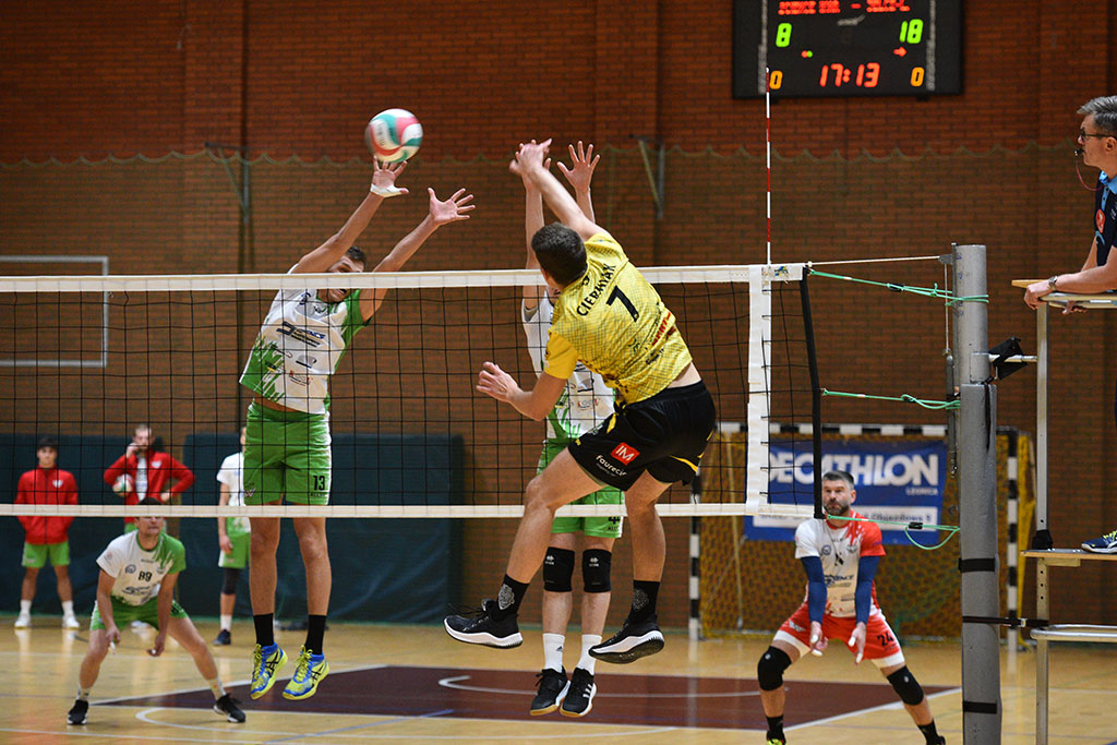 Siatkarze Ikara Legnica przegrali mecz z Volley Jelcz-Laskowice