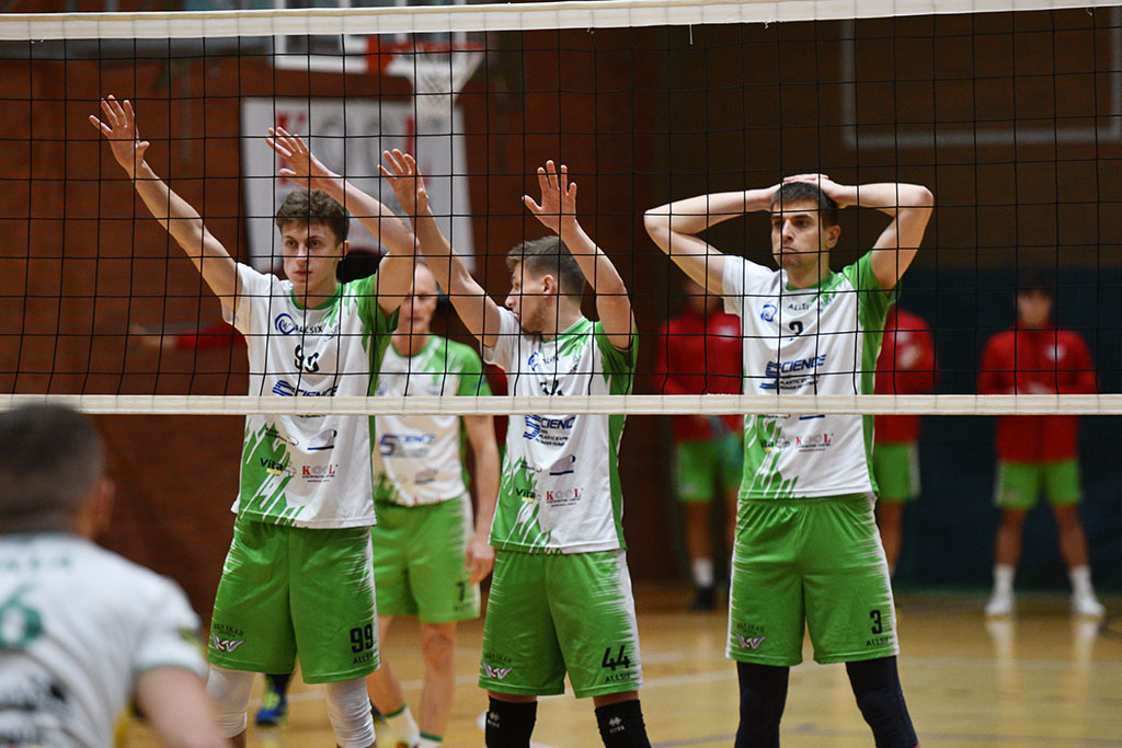 Siatkarze Ikara Legnica przegrali mecz z Volley Jelcz-Laskowice