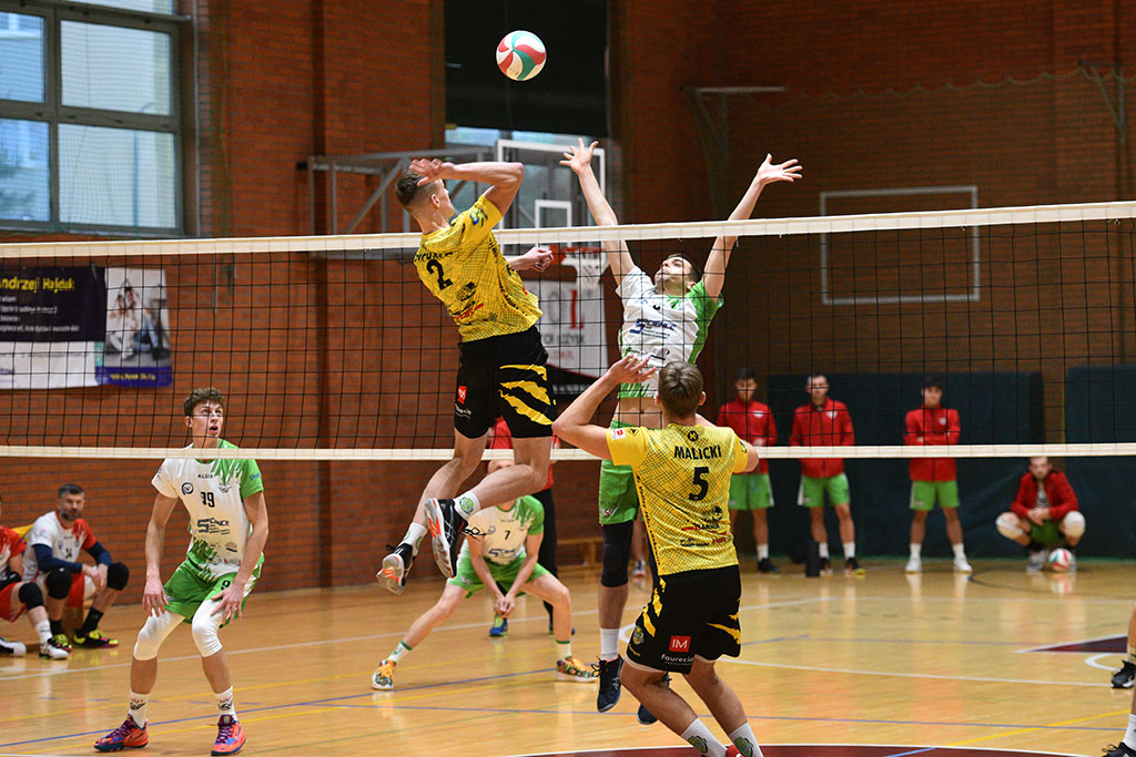 Siatkarze Ikara Legnica przegrali mecz z Volley Jelcz-Laskowice