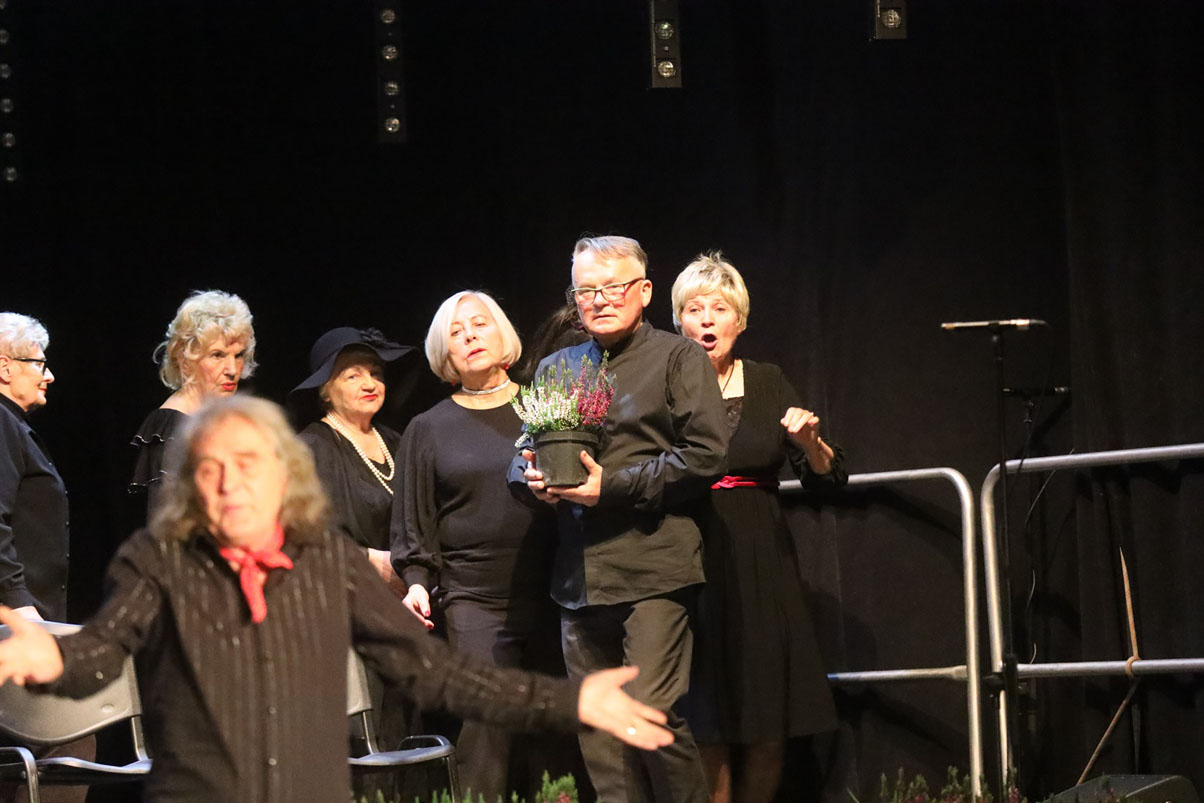 Dziś legniccy seniorzy zaprezentowali się jako aktorzy