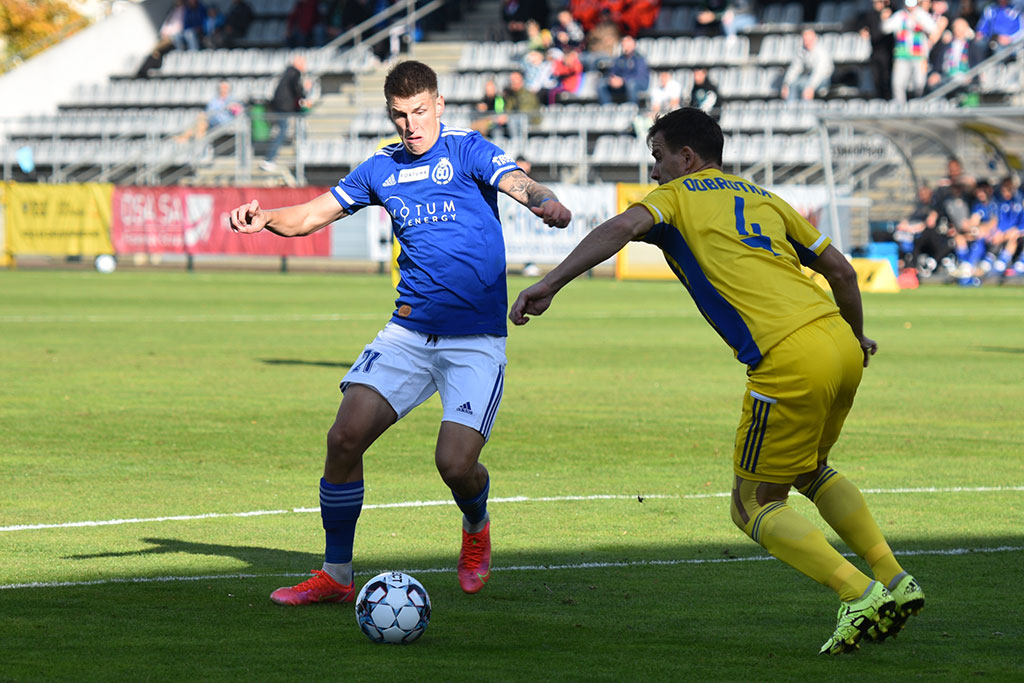 Miedź Legnica pokonała Arkę i goni lidera
