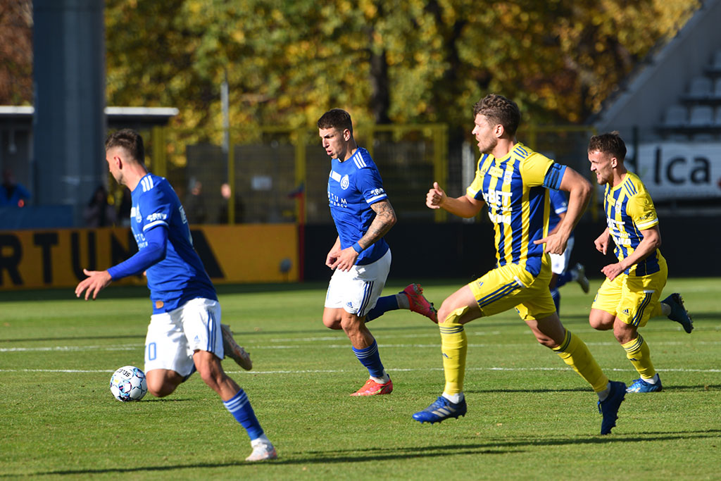 Miedź Legnica pokonała Arkę i goni lidera