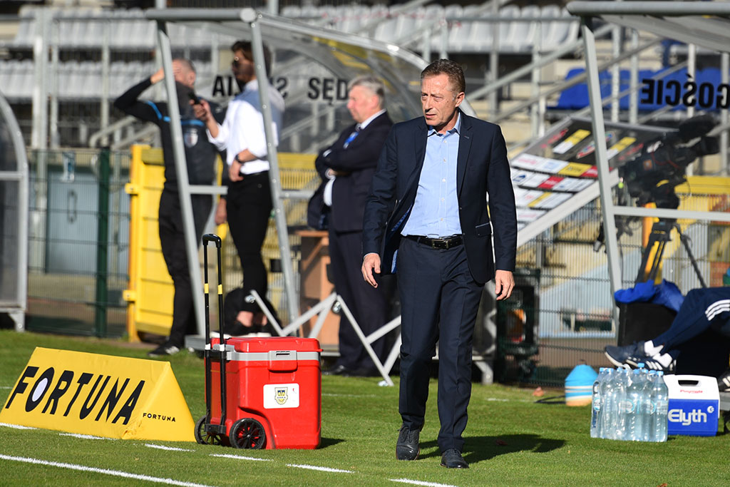 Miedź Legnica pokonała Arkę i goni lidera