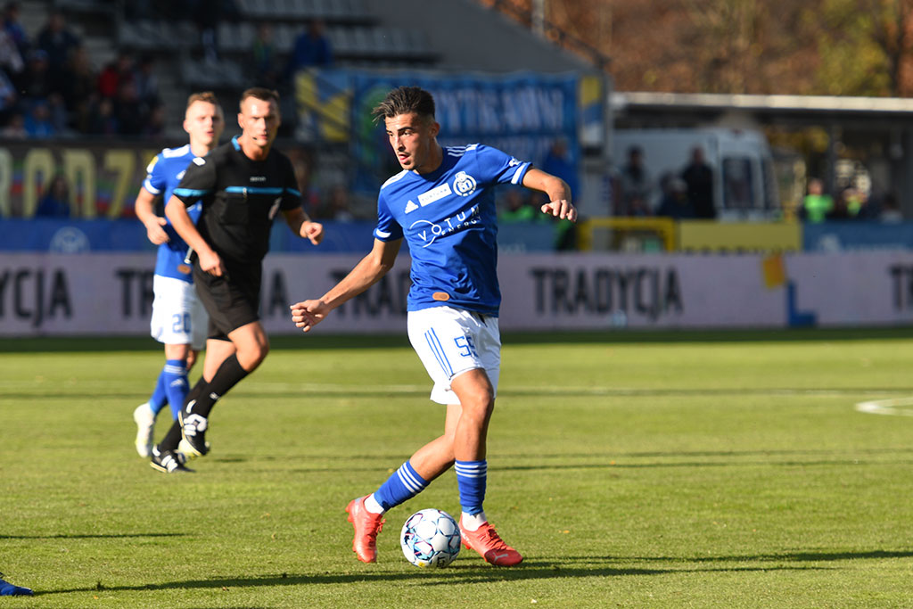 Miedź Legnica pokonała Arkę i goni lidera