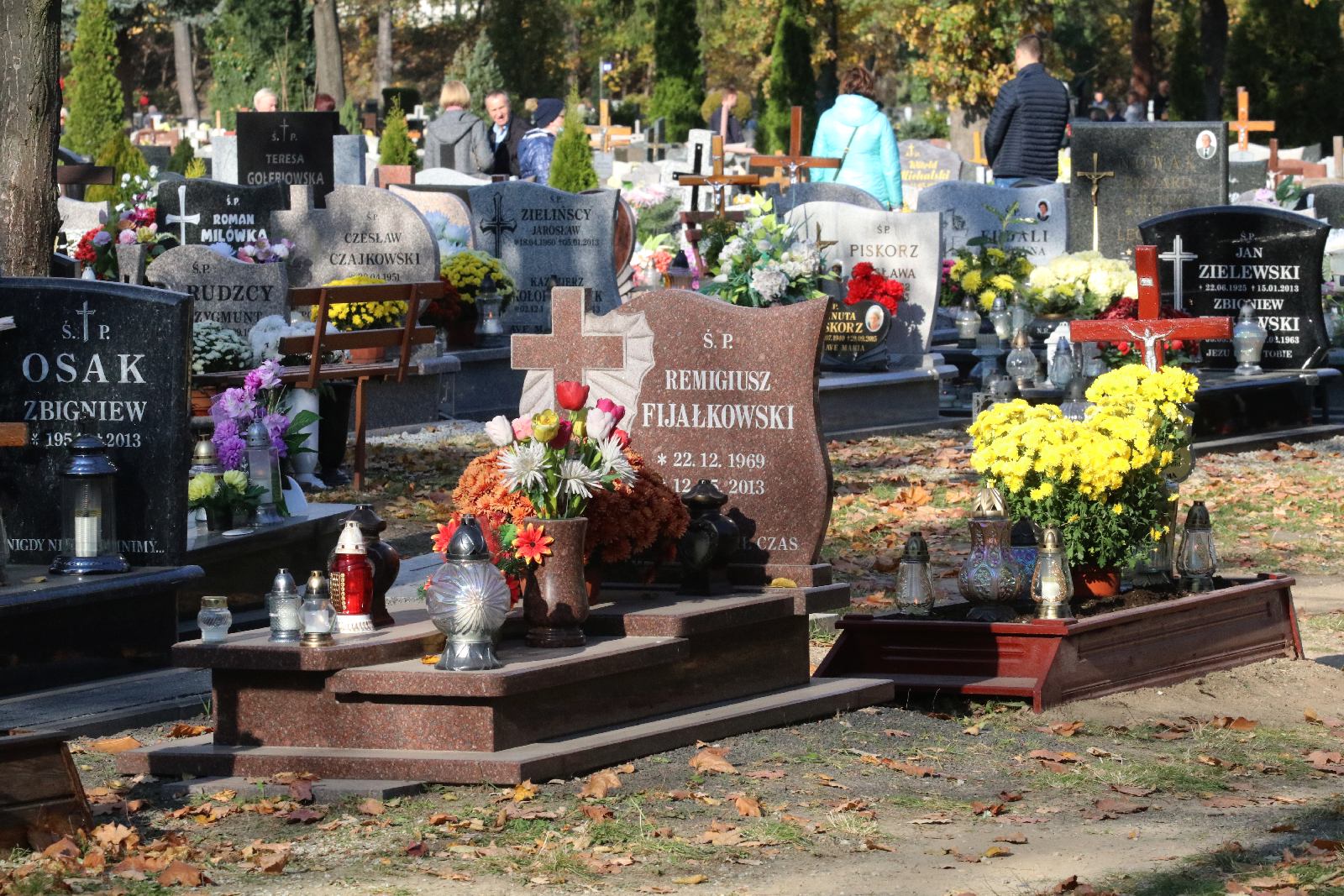 Legnicki cmentarz w dniu Wszystkich Świętych
