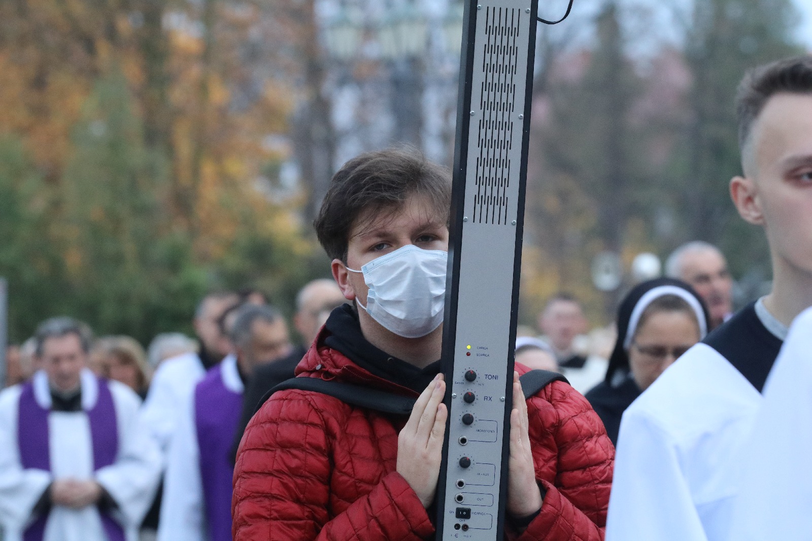 Procesja wiernych przeszła przez legnicki cmentarz
