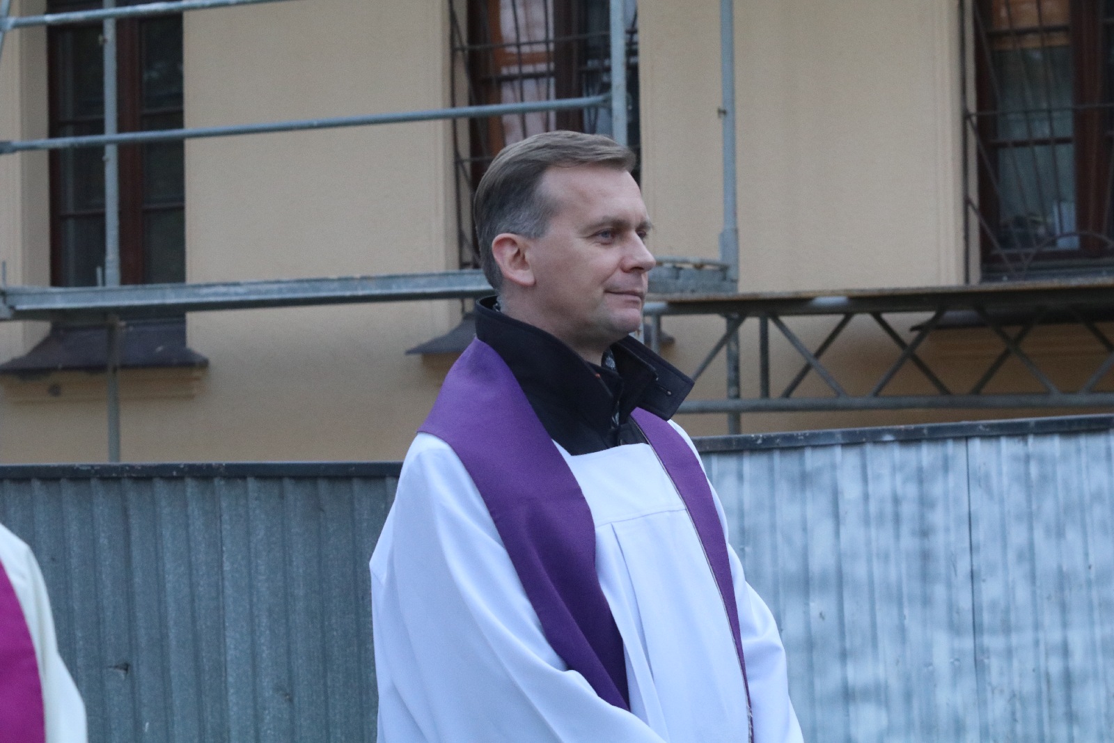 Procesja wiernych przeszła przez legnicki cmentarz
