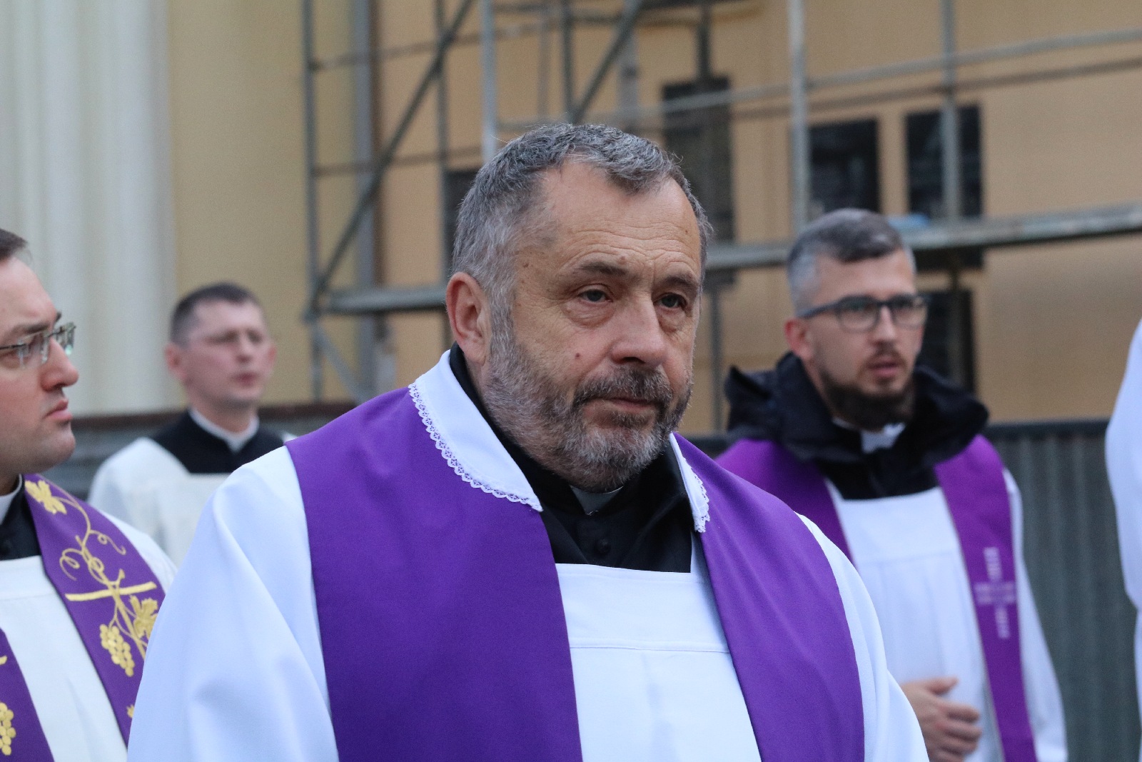 Procesja wiernych przeszła przez legnicki cmentarz

