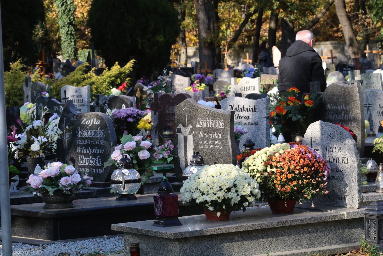 Legnicki cmentarz w dniu Wszystkich Świętych
