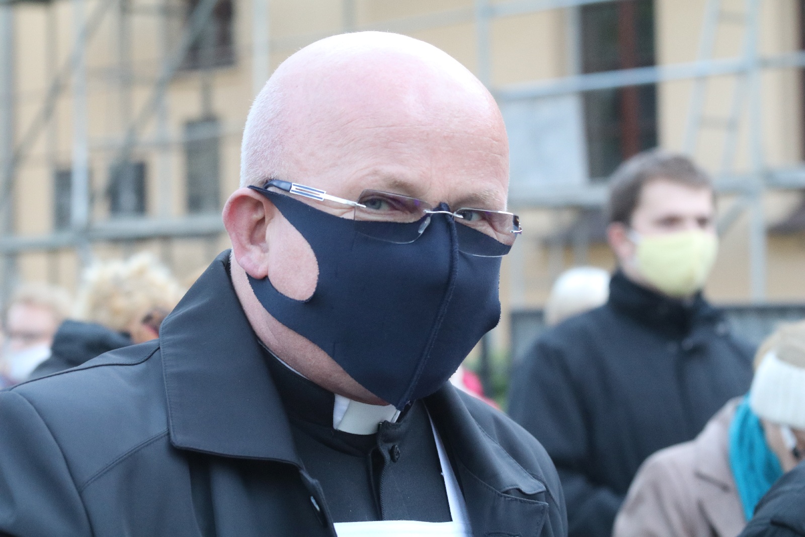 Procesja wiernych przeszła przez legnicki cmentarz
