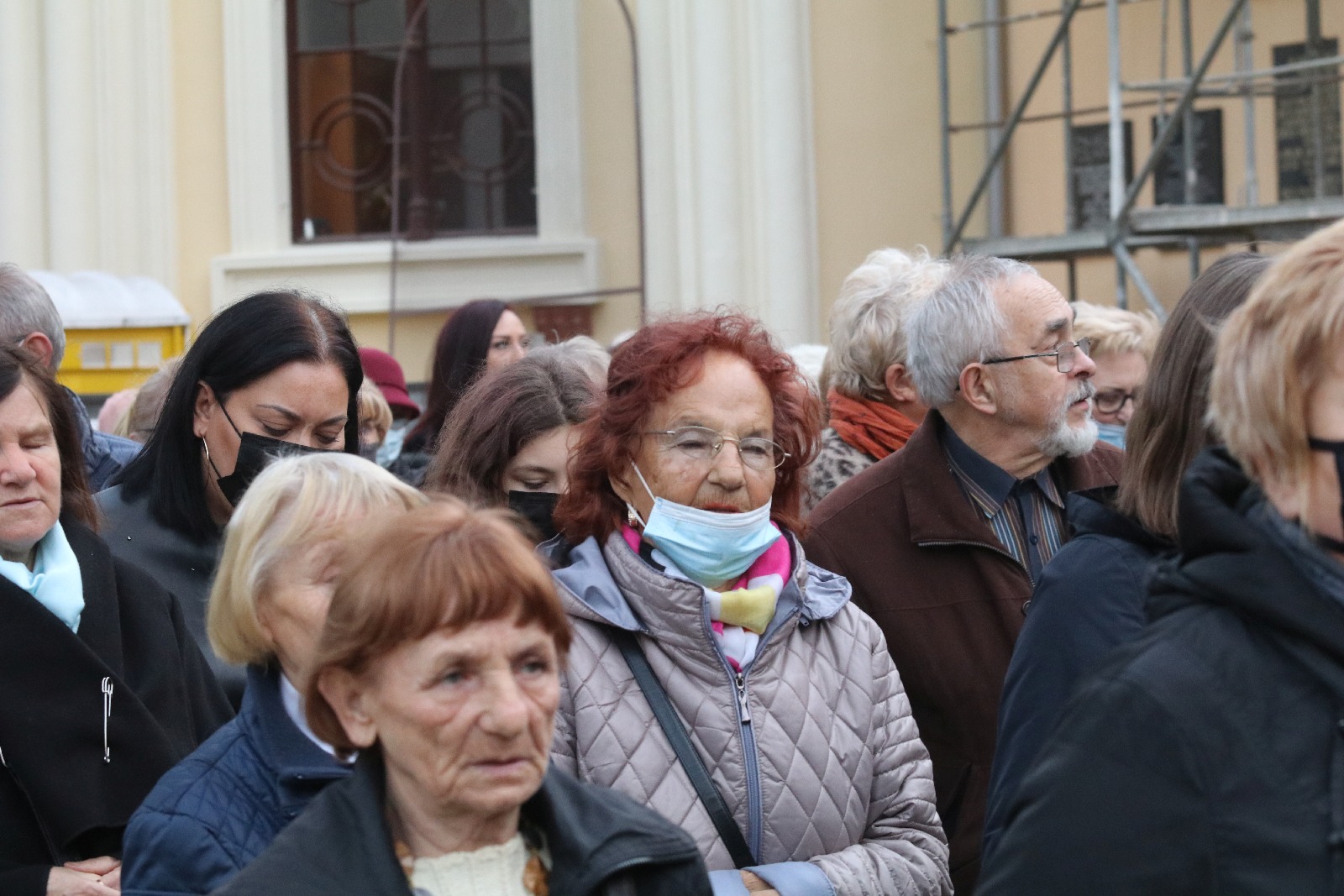 Procesja wiernych przeszła przez legnicki cmentarz
