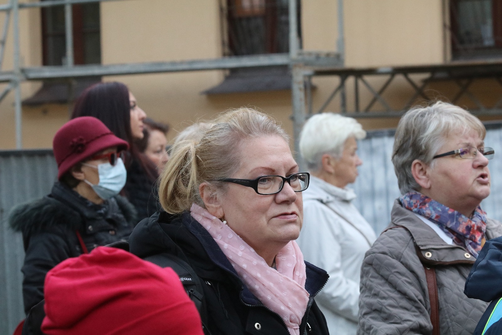 Procesja wiernych przeszła przez legnicki cmentarz
