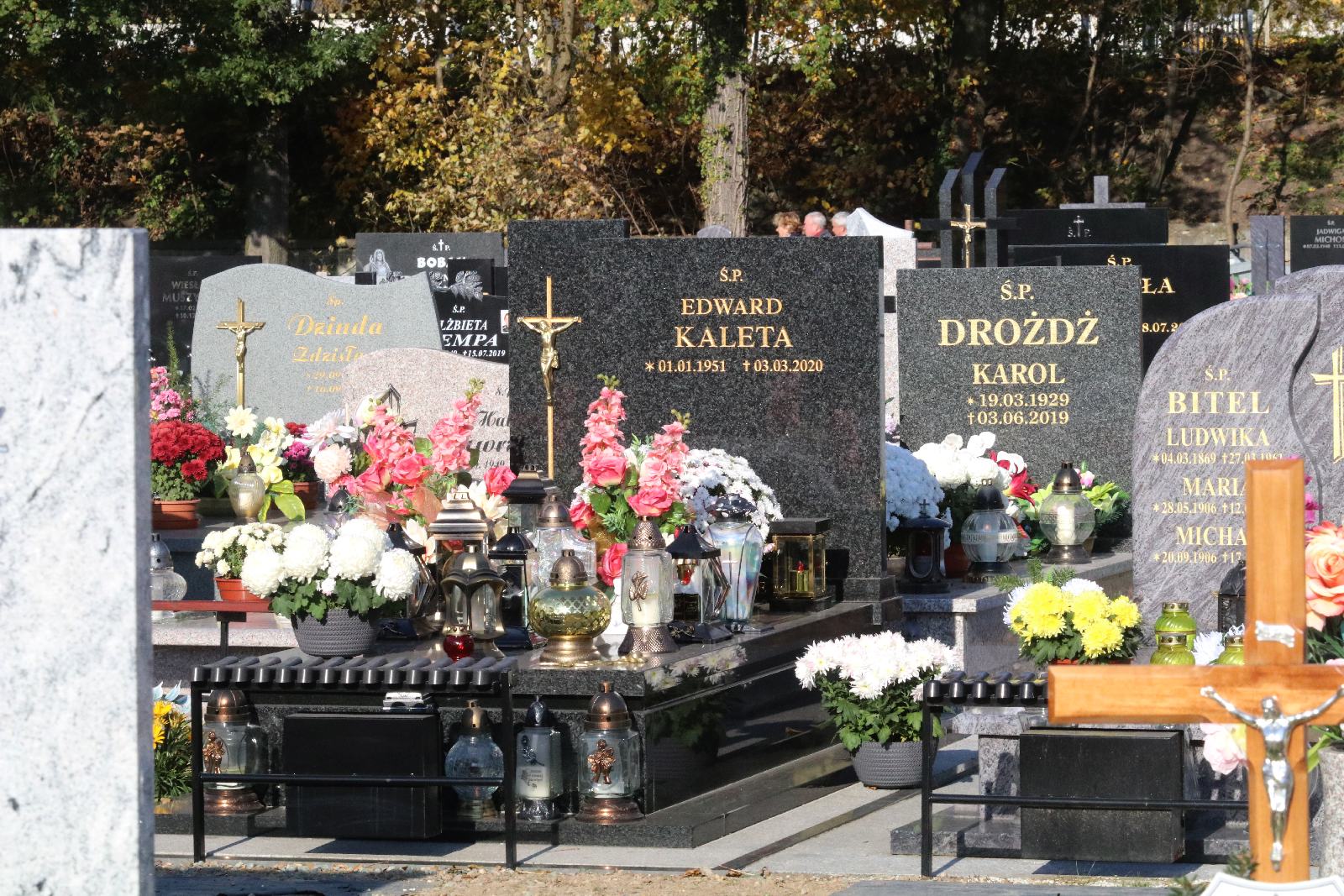 Legnicki cmentarz w dniu Wszystkich Świętych