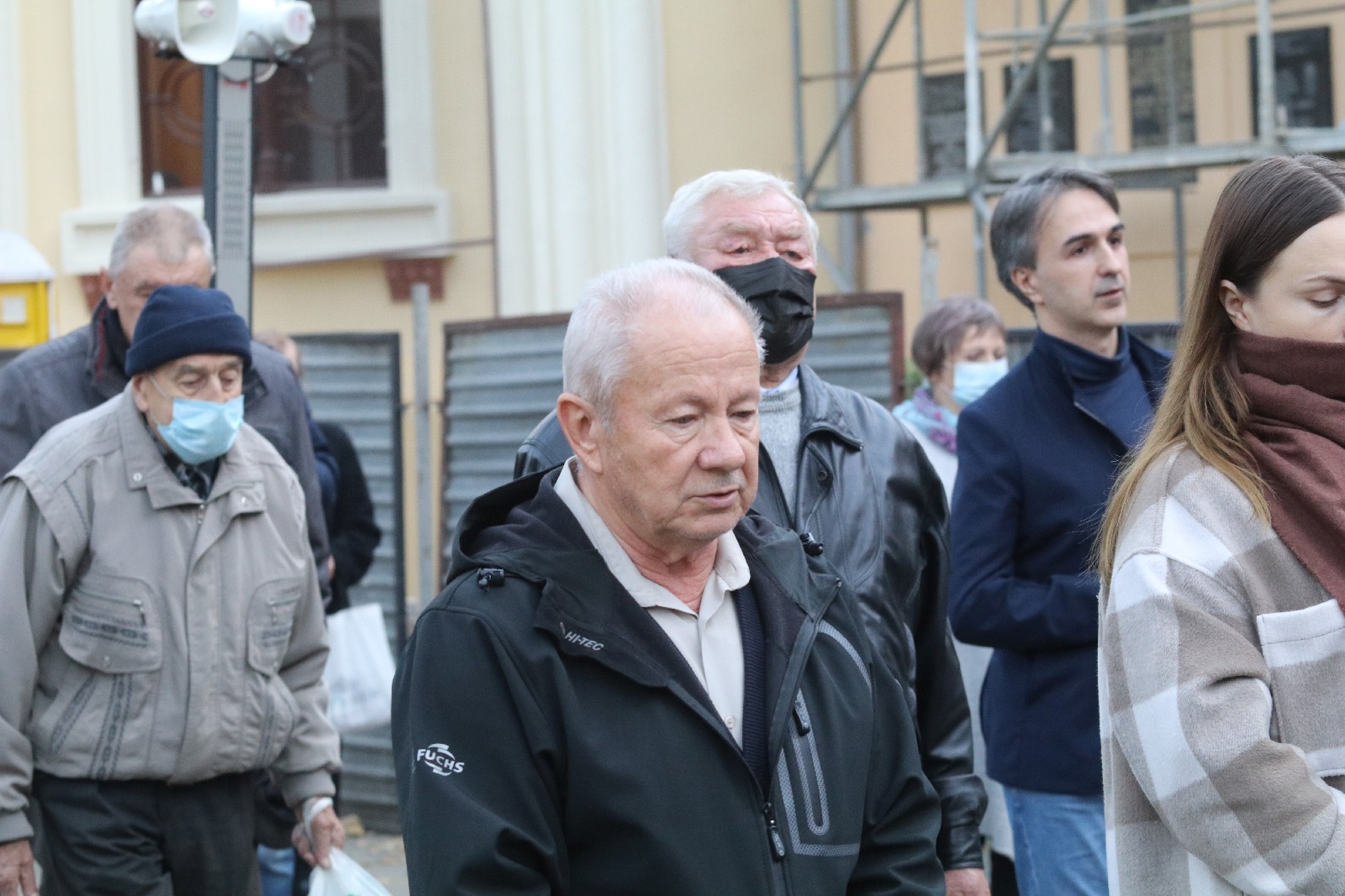 Procesja wiernych przeszła przez legnicki cmentarz
