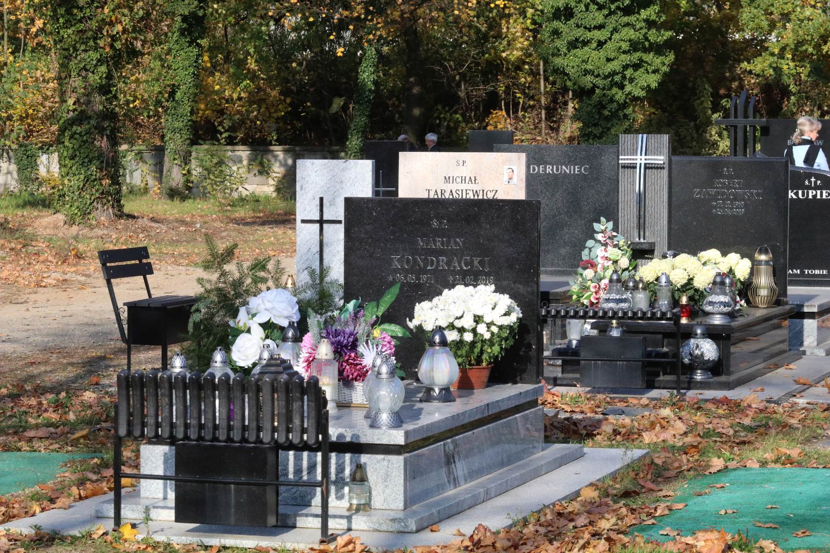Legnicki cmentarz w dniu Wszystkich Świętych