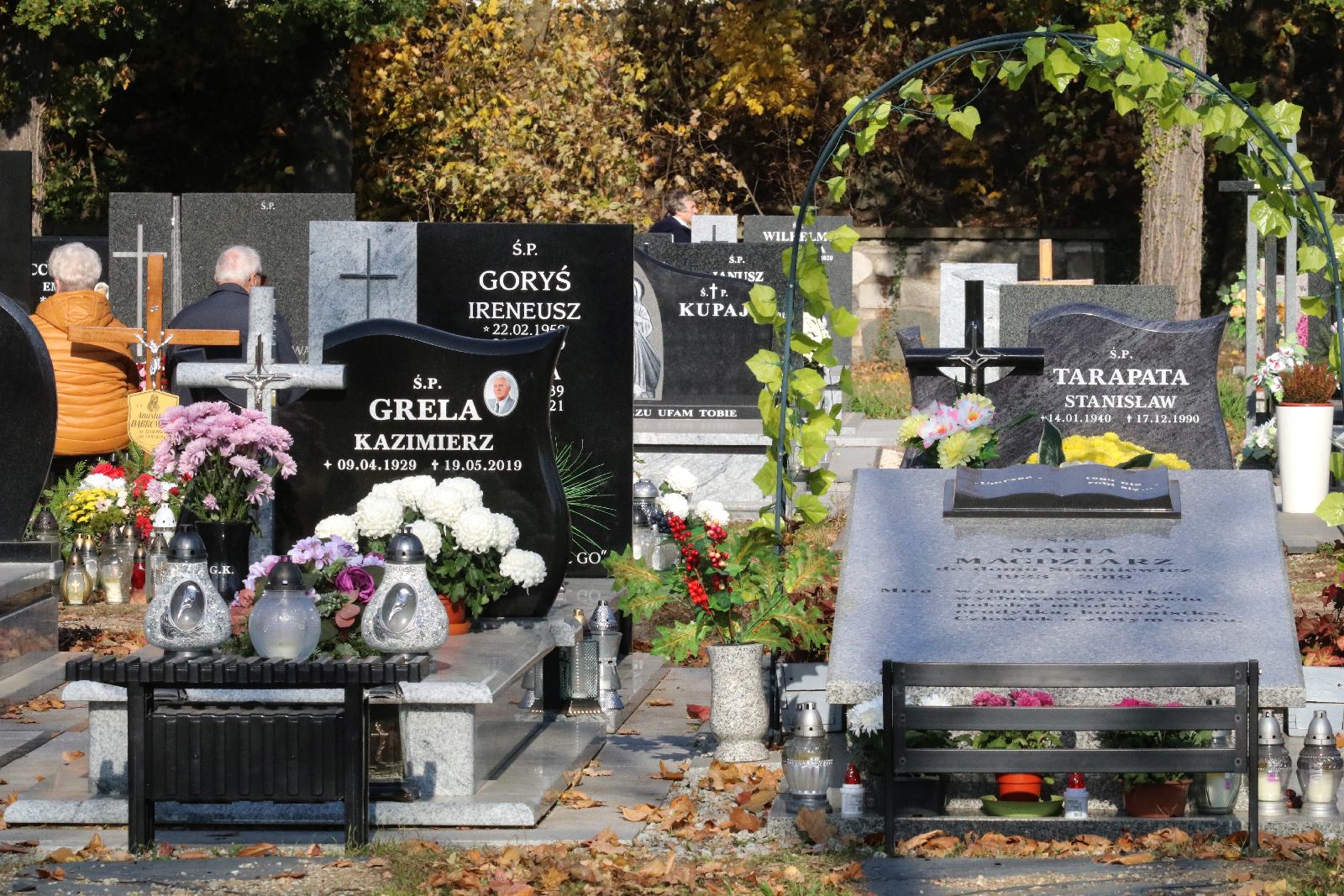 Legnicki cmentarz w dniu Wszystkich Świętych