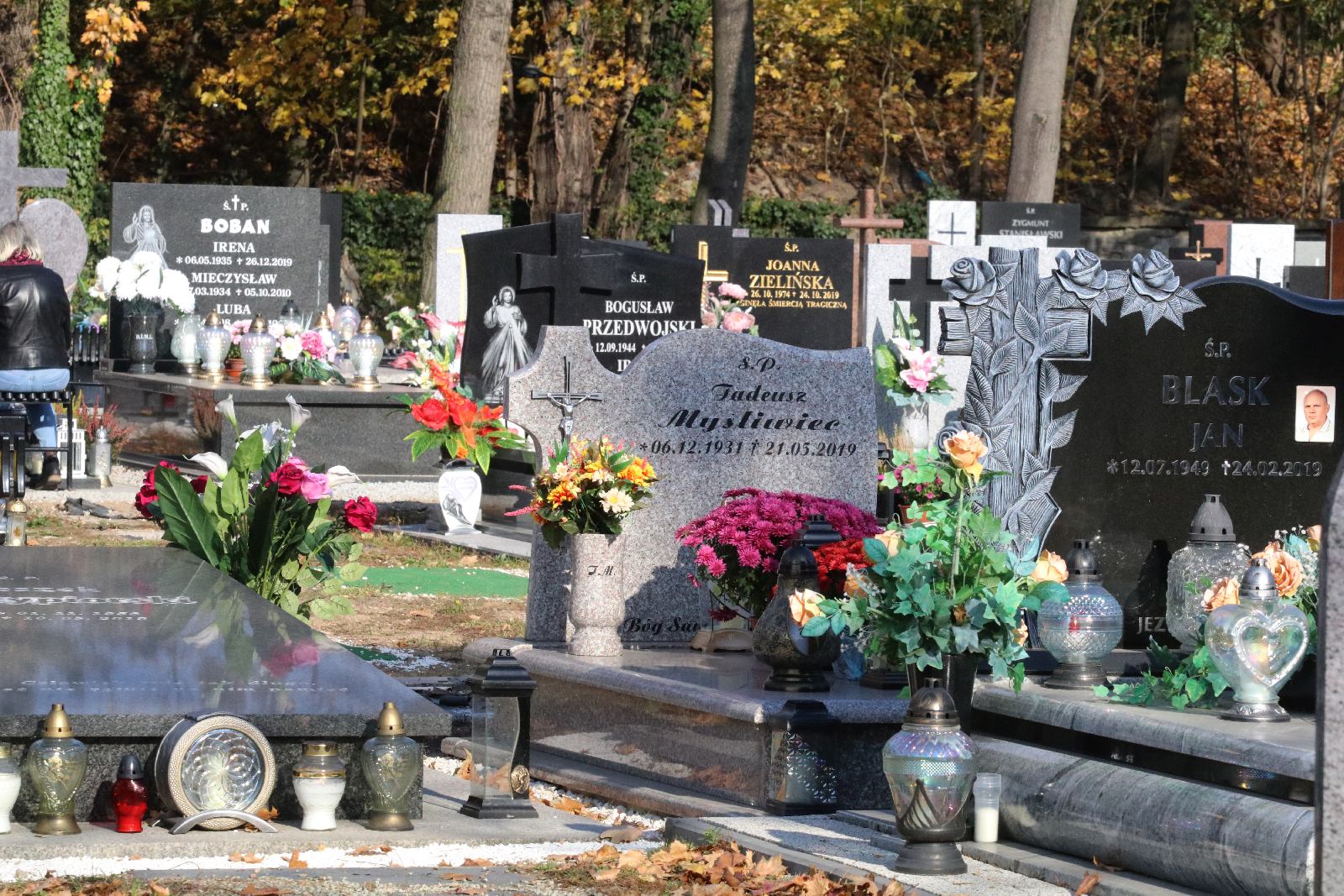 Legnicki cmentarz w dniu Wszystkich Świętych