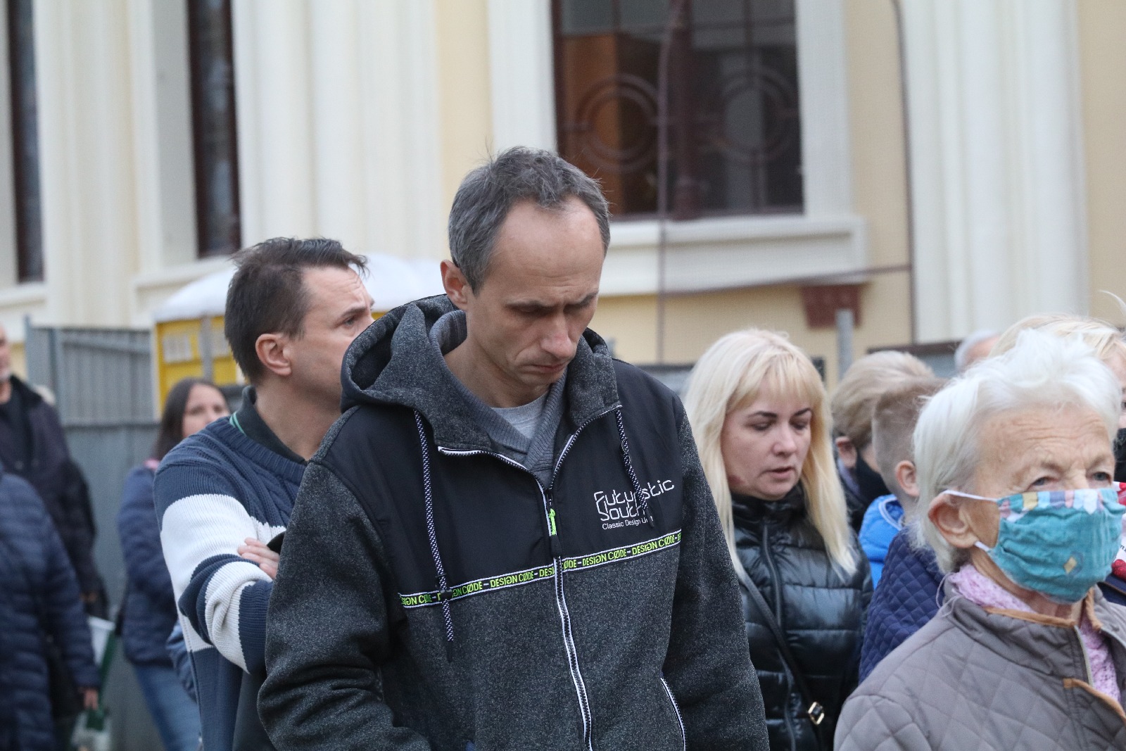 Procesja wiernych przeszła przez legnicki cmentarz
