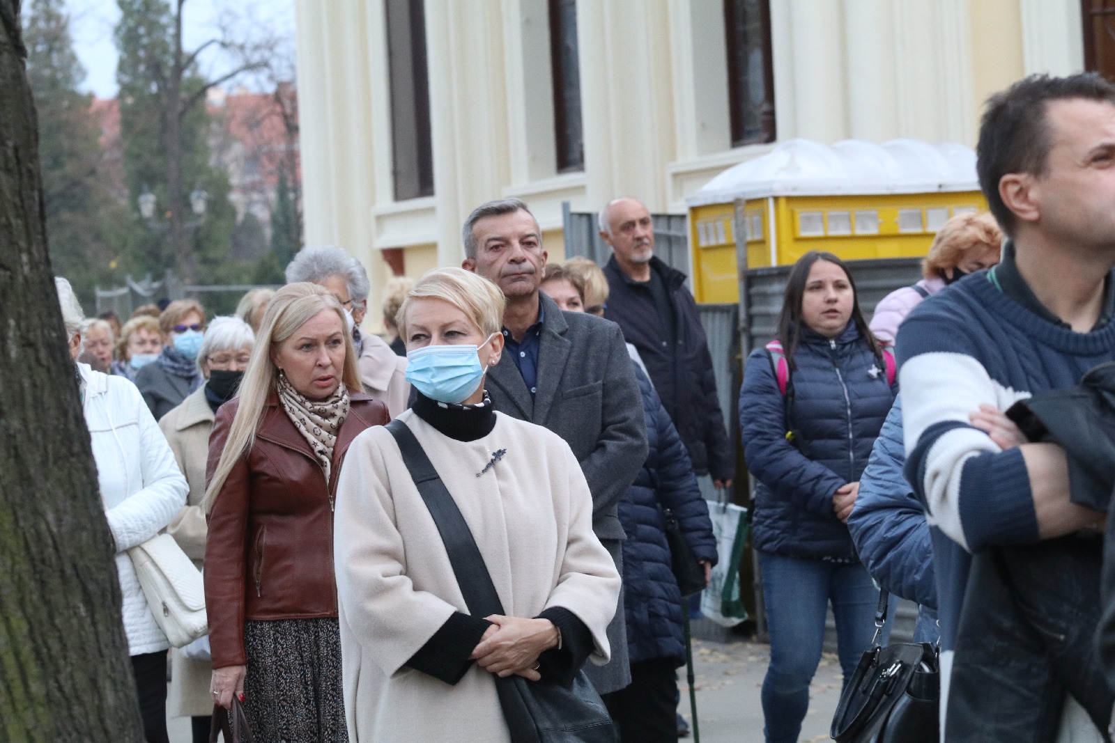 Procesja wiernych przeszła przez legnicki cmentarz
